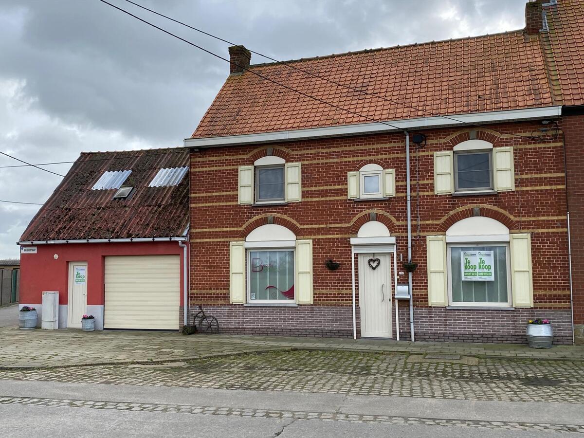 Woning met 4 slaapkamers en grote garage te Eernegem 