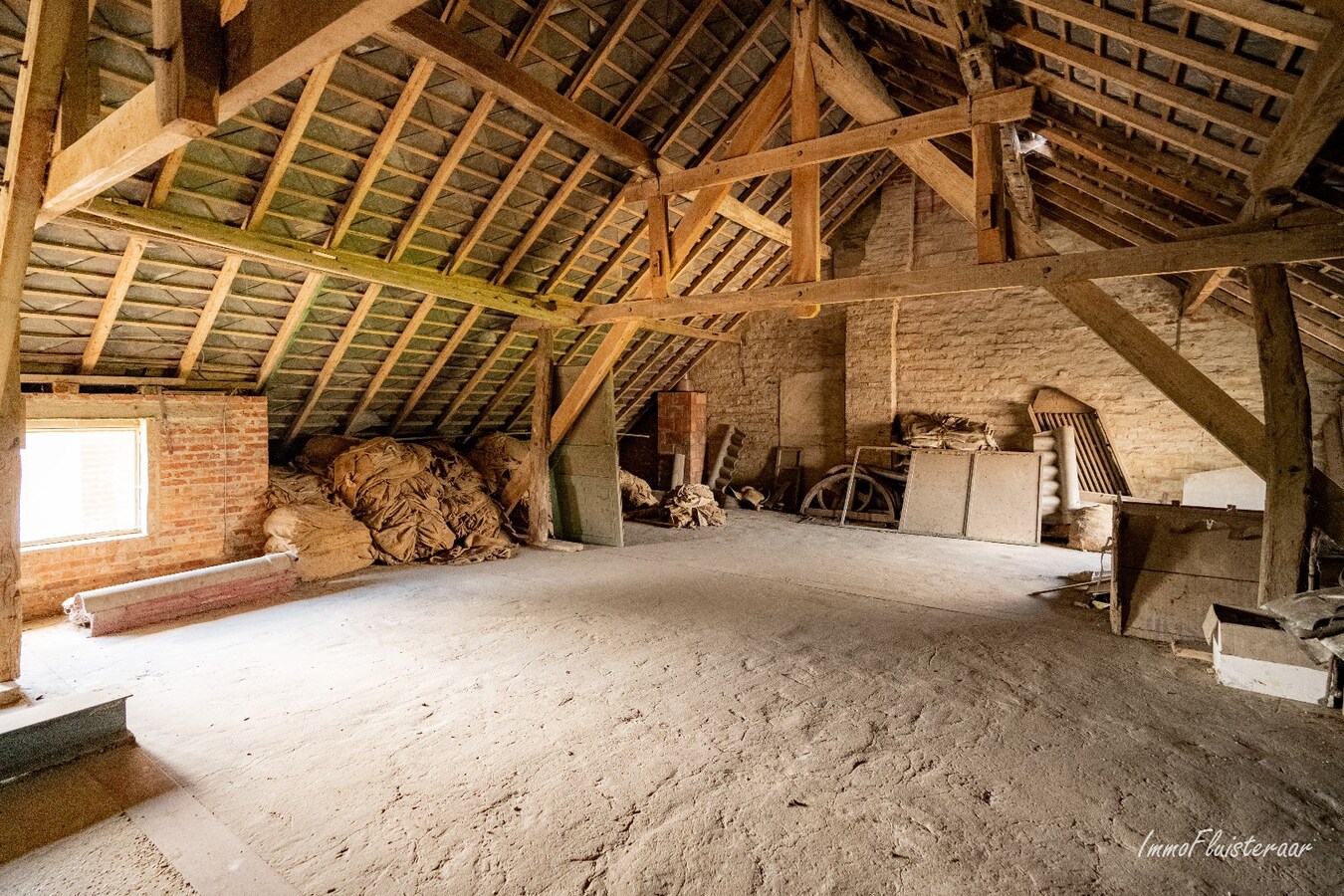 Charmant gerenoveerde woning met diverse bijgebouwen op ca. 1,9 ha te Bekkevoort. 