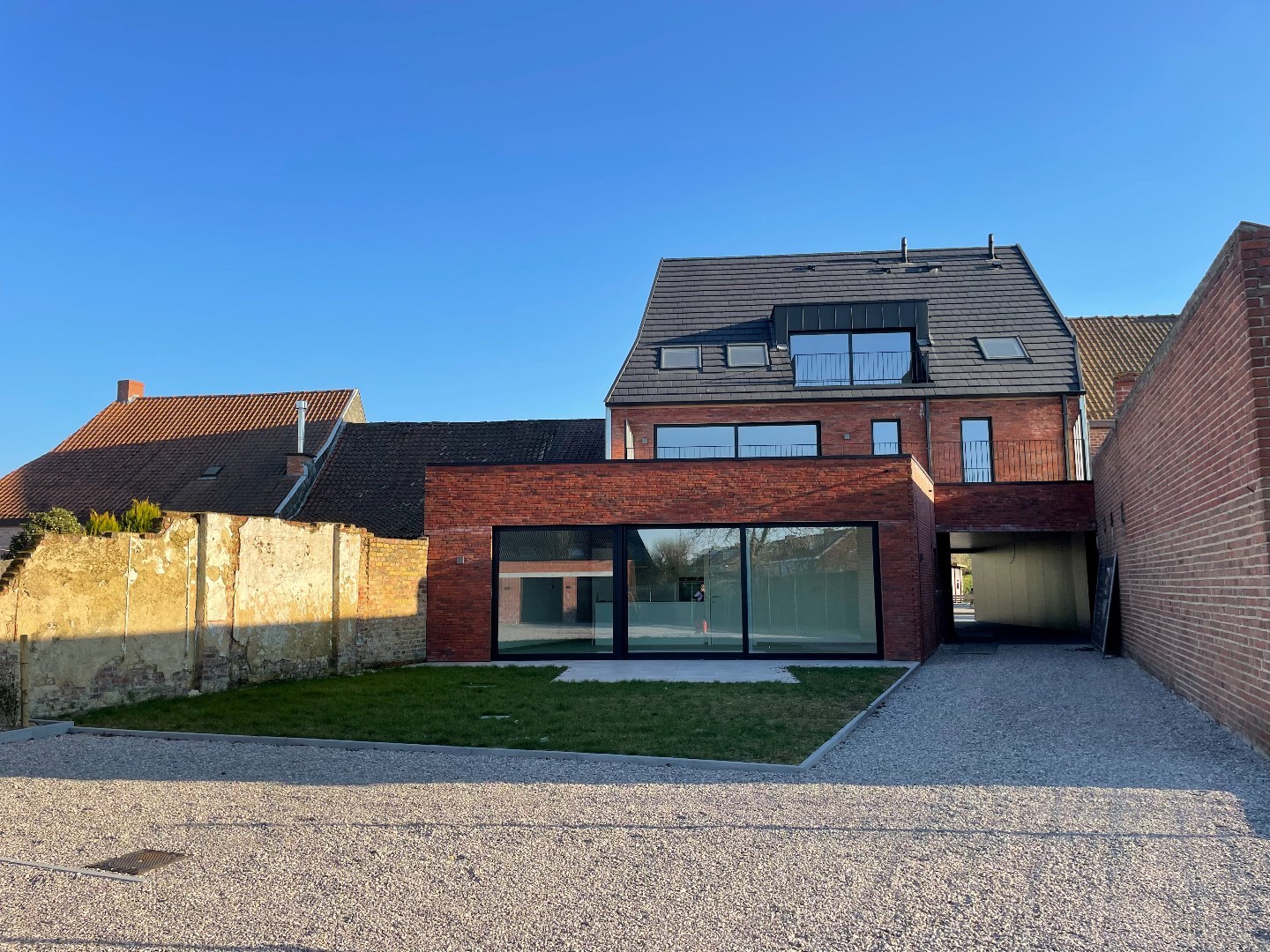 Nieuwbouw appartement met 2 slaapkamers en terras te Desselgem. 