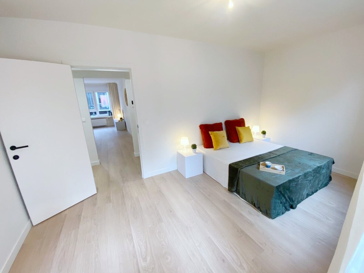 Lichtrijk 2-slaapkamer appartement met ruim terras te Kortrijk ! 