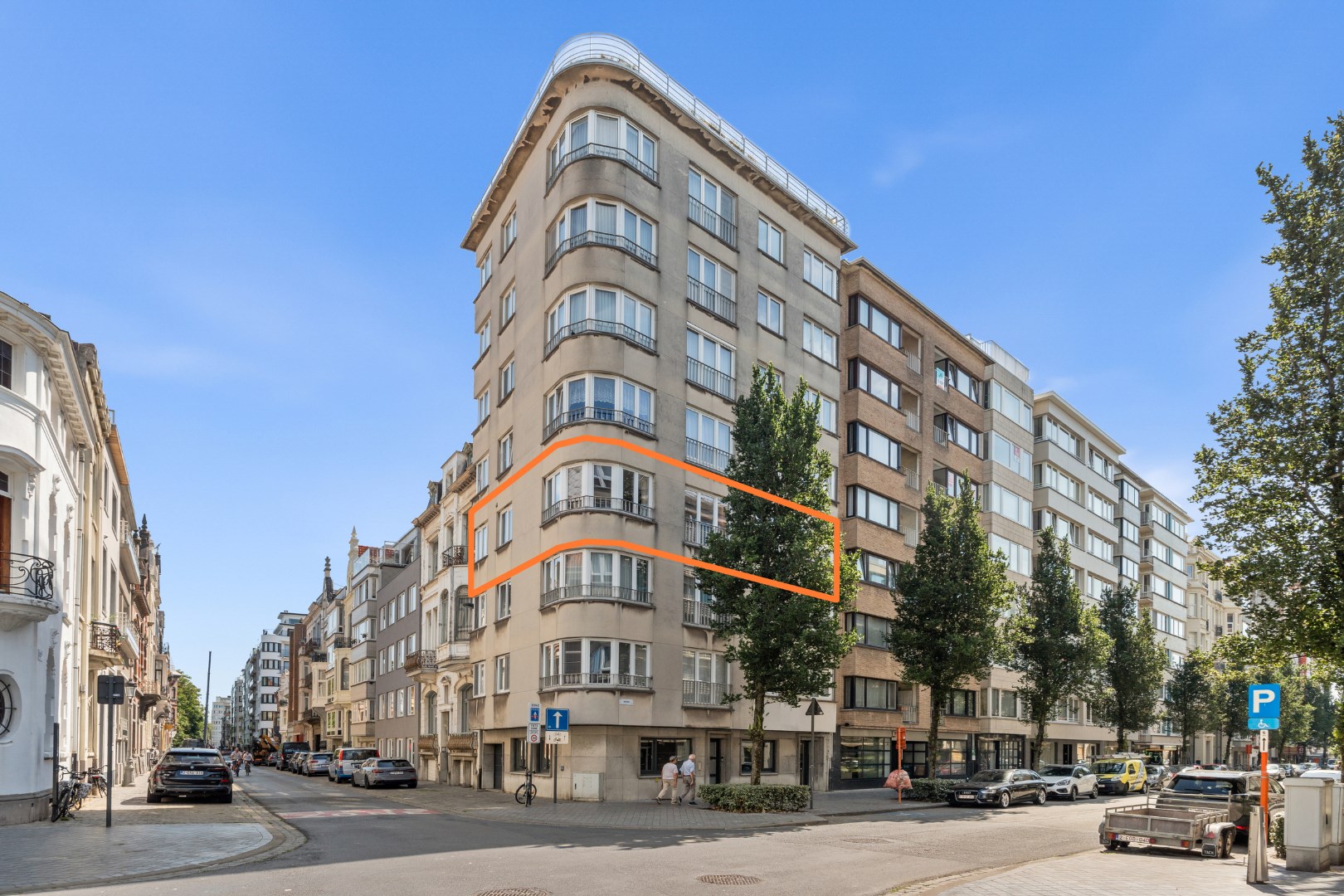 RUIM APPARTEMENT MET 2 SLAAPKAMERS IN CENTRUM OOSTENDE 