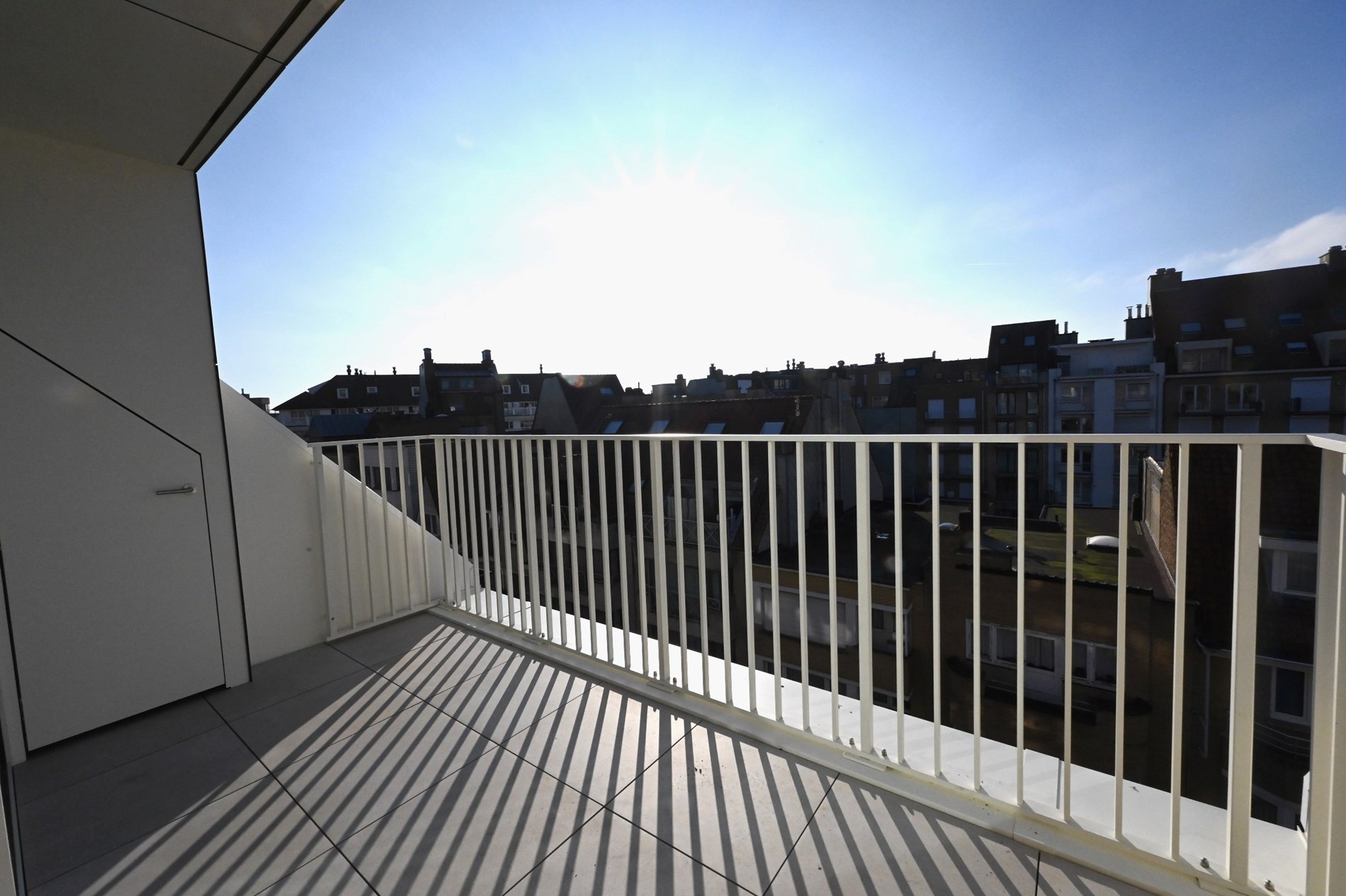 NIEUWbouw residentie met Zuid-west geori&#235;nteerde terrassen met mogelijkheid tot het huren van een inpandige auto-staanplaats. 