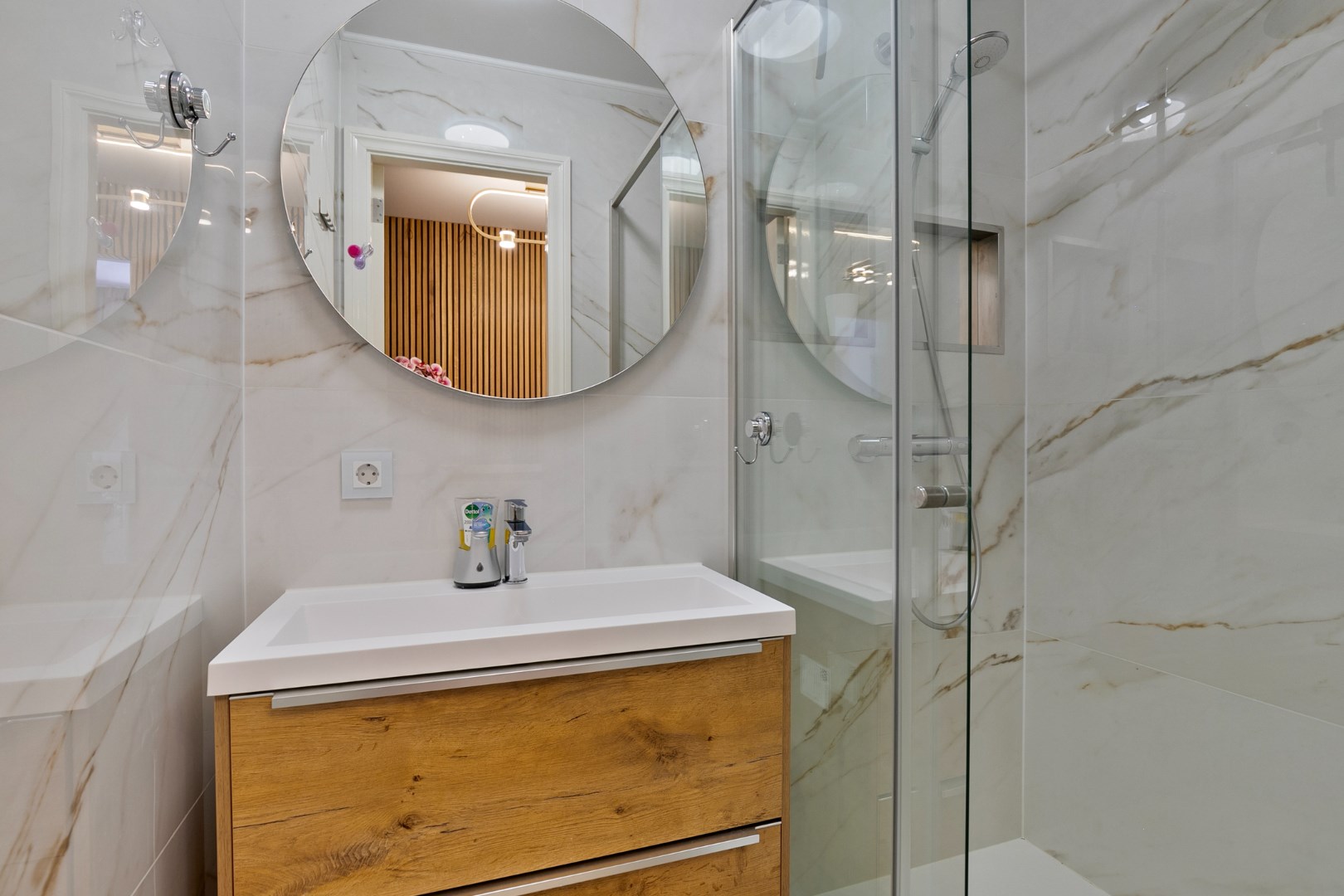 Licht, luxe en instapklaar wonen in Het Lage Land! 