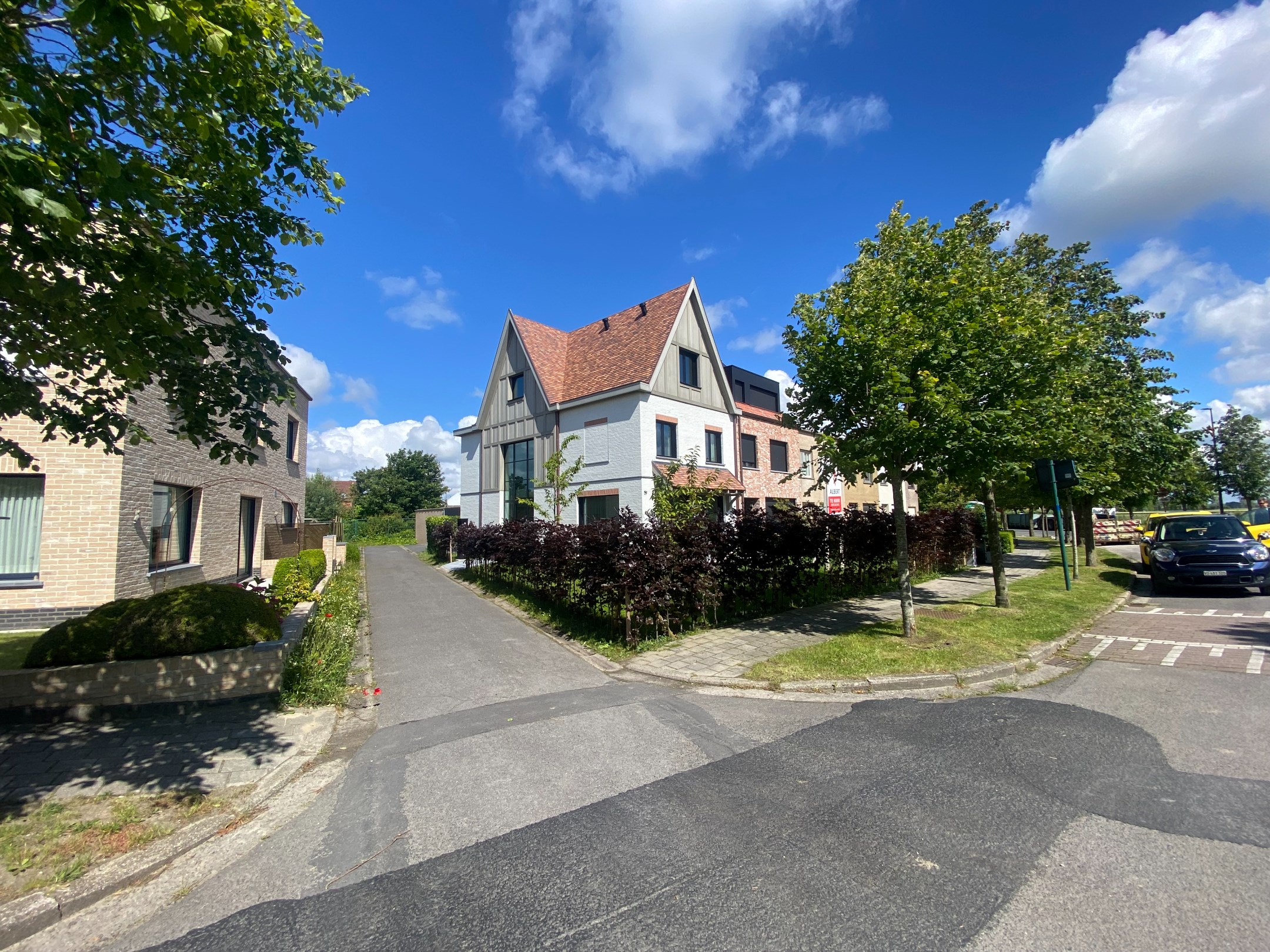 Magnifique maison neuve finement finie, situ&#233;e dans un environnement calme &#224; proximit&#233; du centre de Knokke-Heist. 