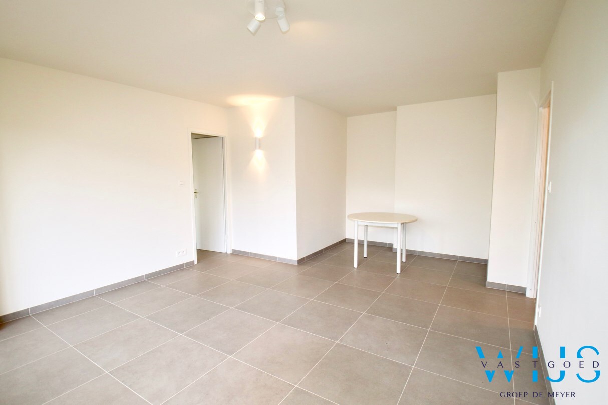 Gerenoveerd 2 slaapkamerappartement met garage te Evergem! 