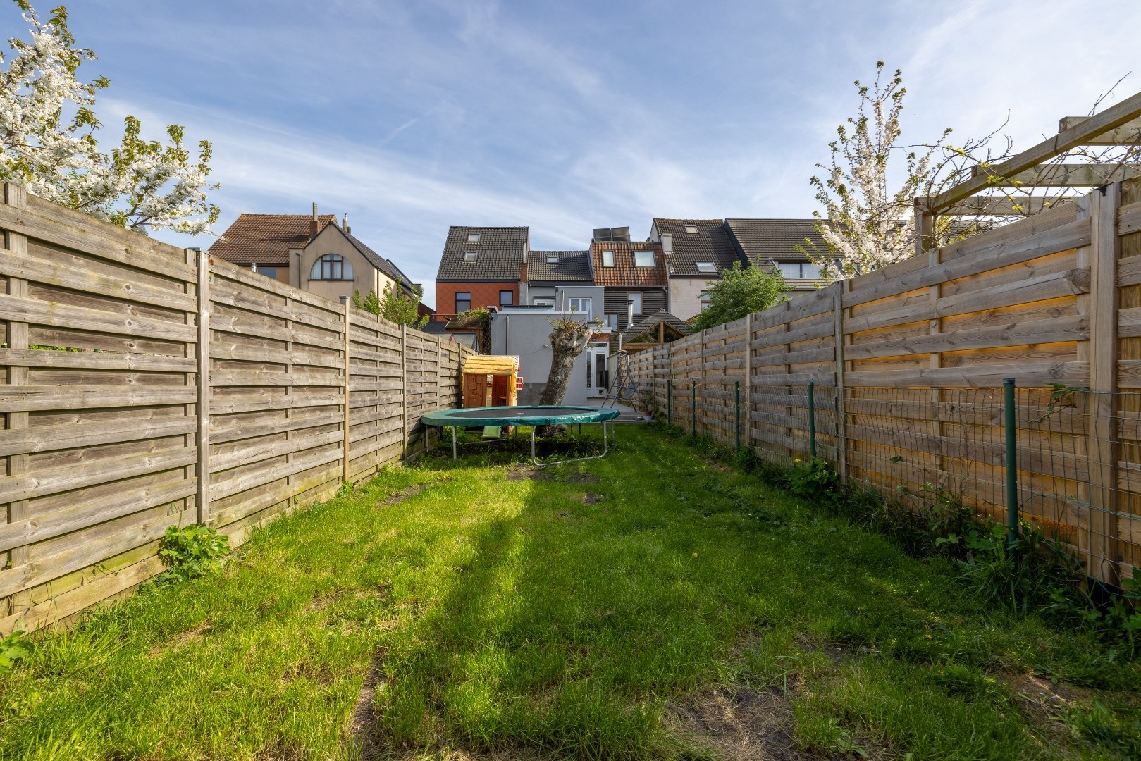 Gerenoveerde woning met 4 slaapkamers in Sint-Amandsberg! 