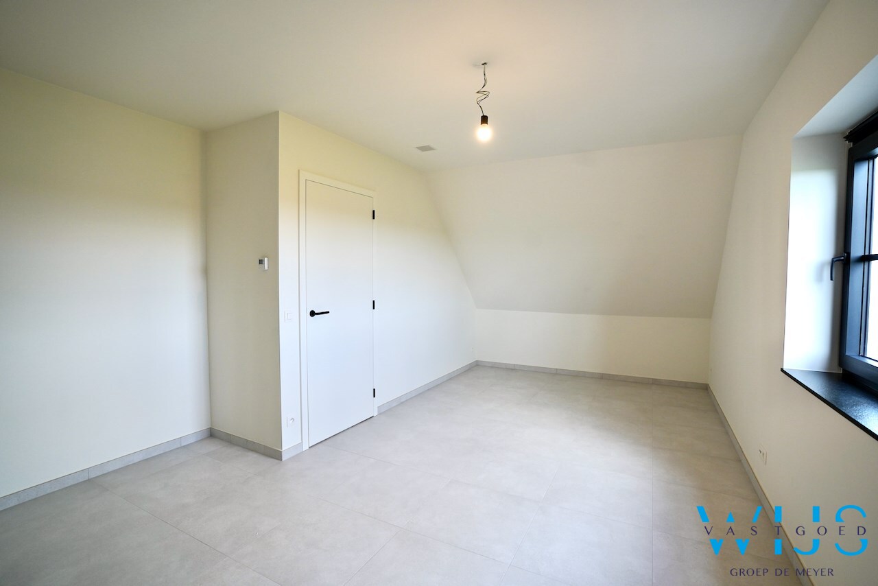 Zeer ruime nieuwbouw op 510m&#178; te ASSENEDE/BASSEVELDE! 