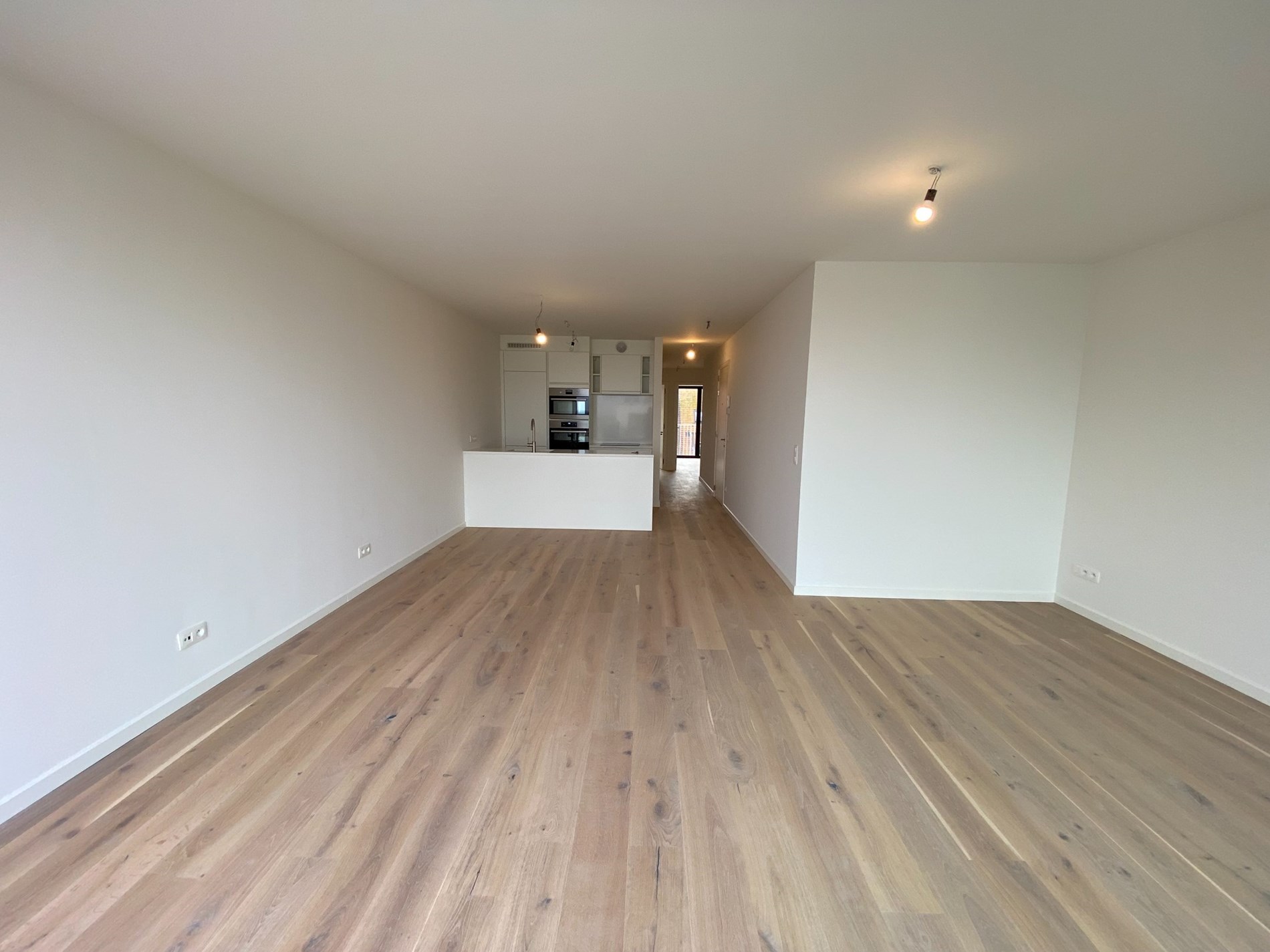 Non-meubl&#233; - Appartement neuf avec 2 chambres situ&#233; sur la Lippenslaan &#224; Knokke (enti&#232;rement peint). 