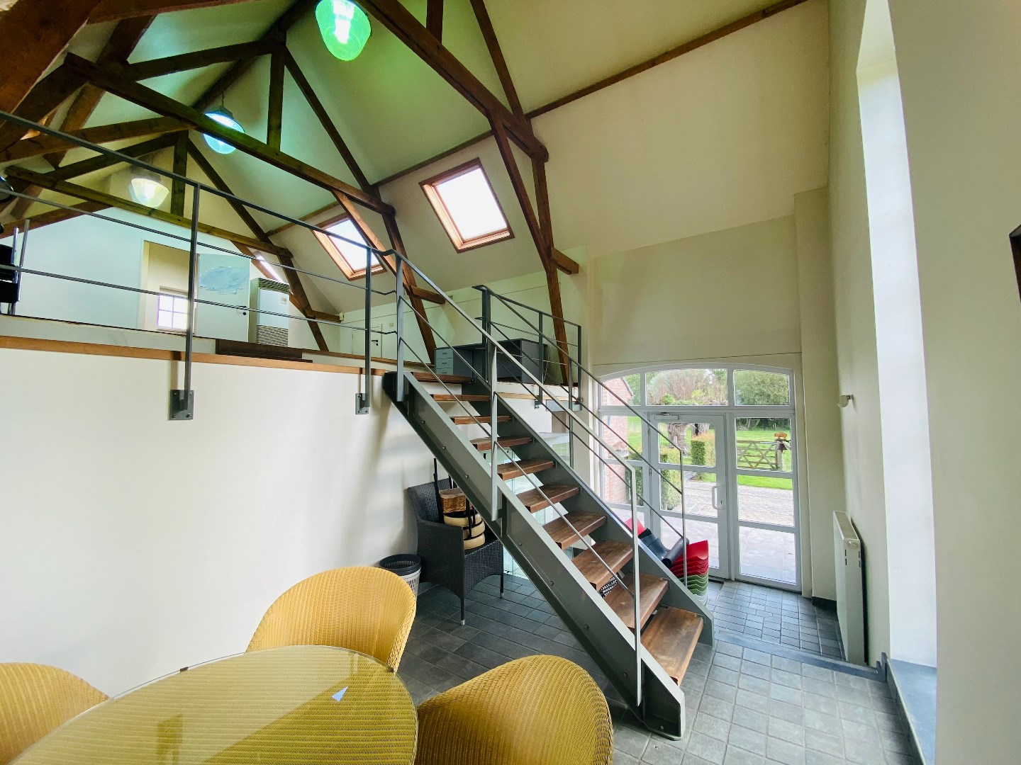 Multifunctionele ruimte van 90 m&#178; in loft-stijl op een groene locatie! 