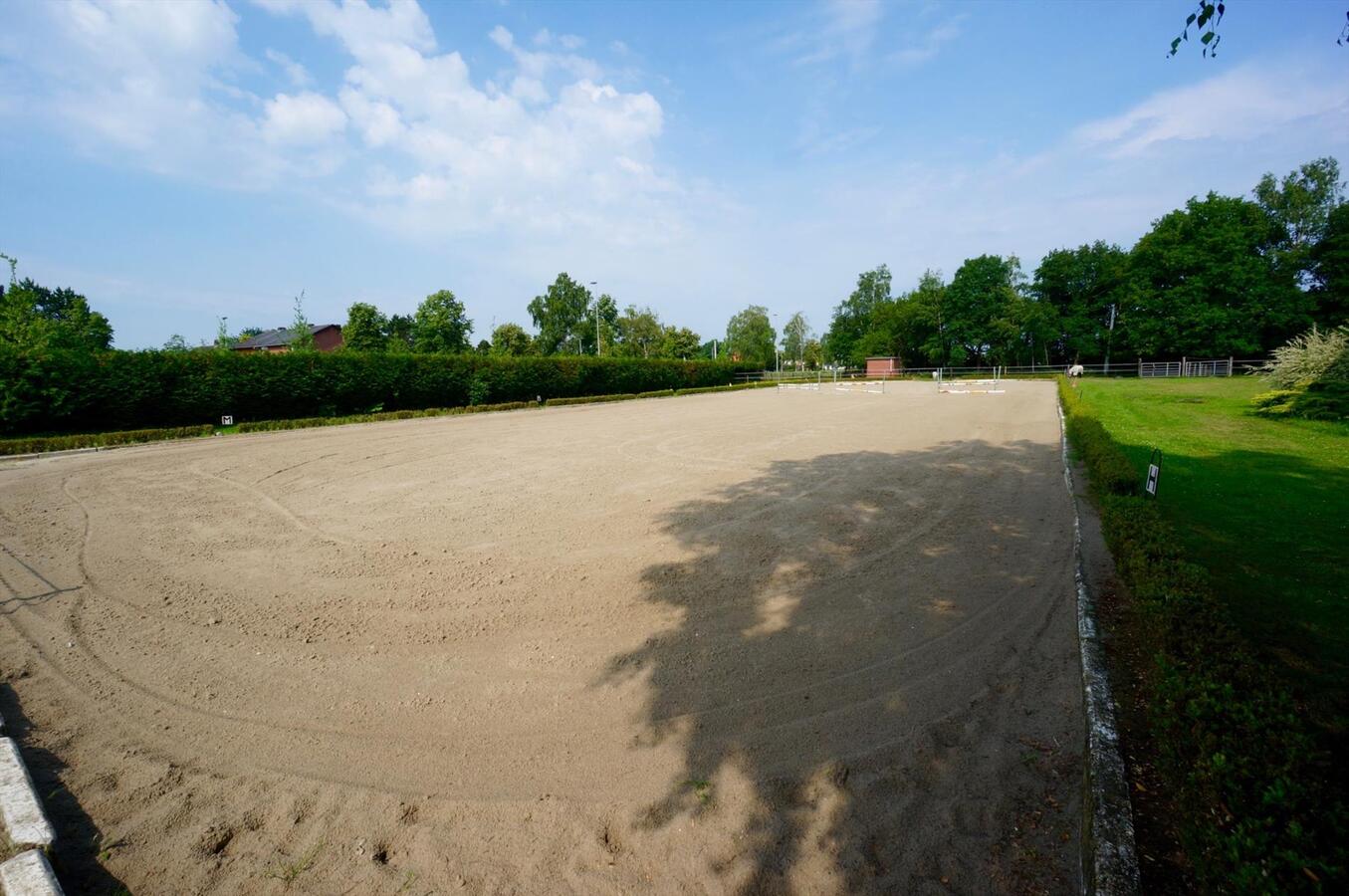 Gerenoveerde hoeve met paardenaccommodatie op ca. 3 ha te Balen 