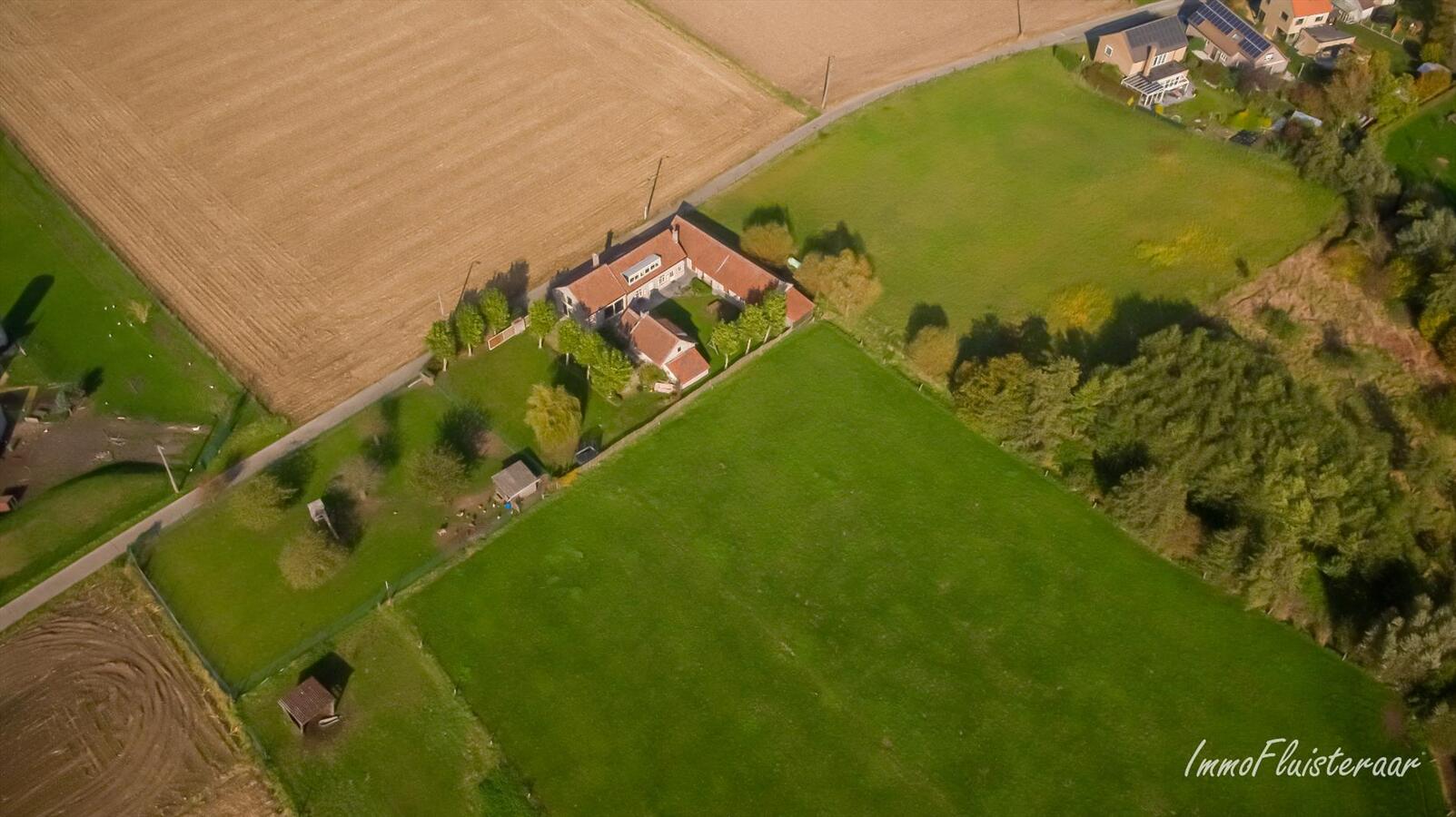 Betoverende, gezellige hoeve met stallen op 7.830 m&#178; te Wieze 