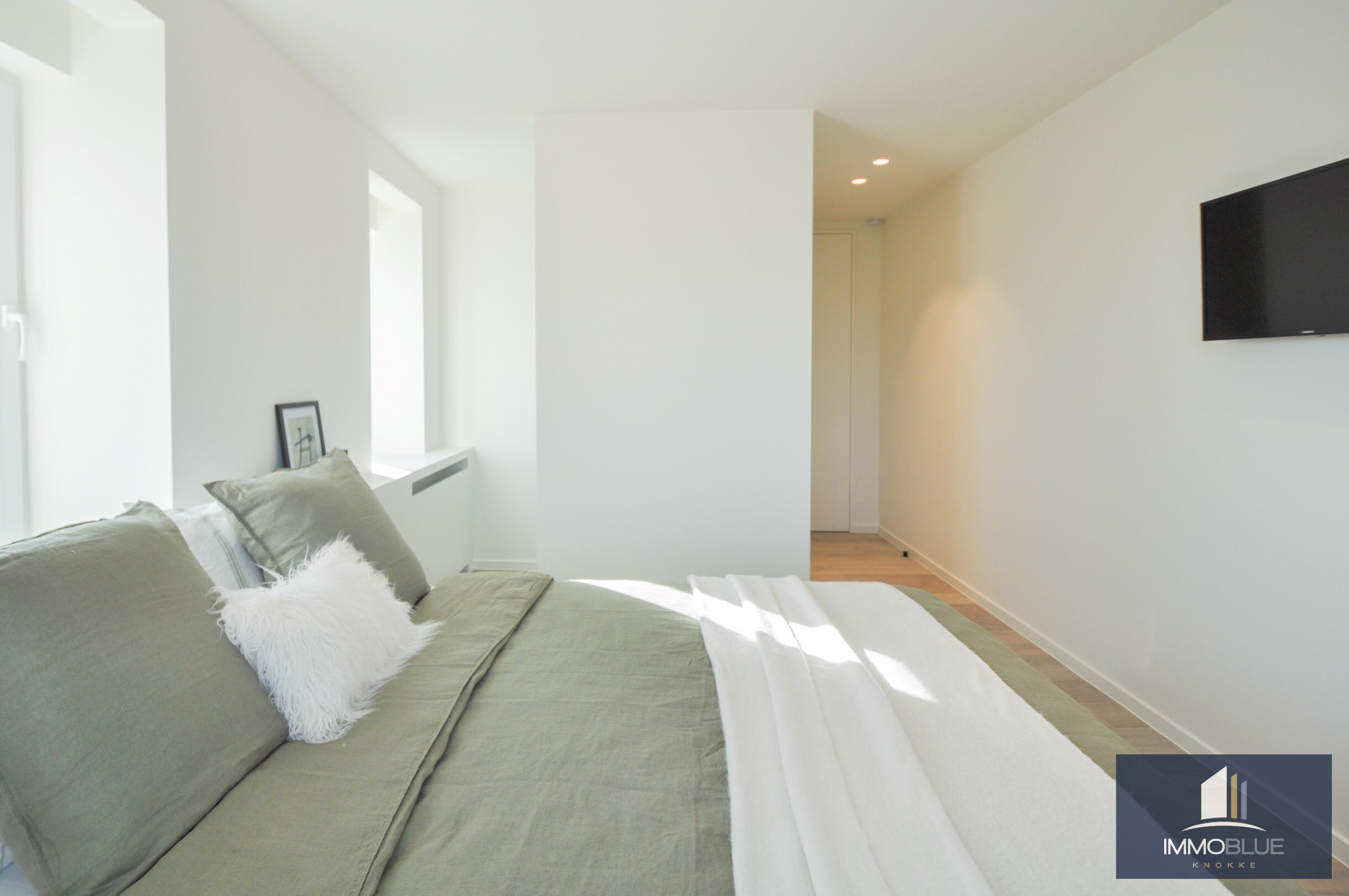 Appartement enti&#232;rement r&#233;nov&#233; et situ&#233; au calme, offrant une vue magnifique sur le Zegemeer. 