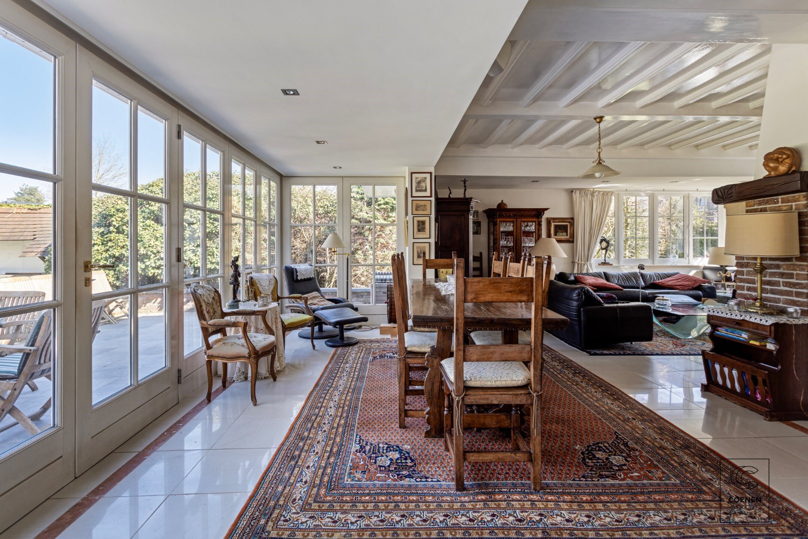 Prachtige woning op een perceel van ca. 2350m&#178; en een centrale locatie te Zandhoven! 