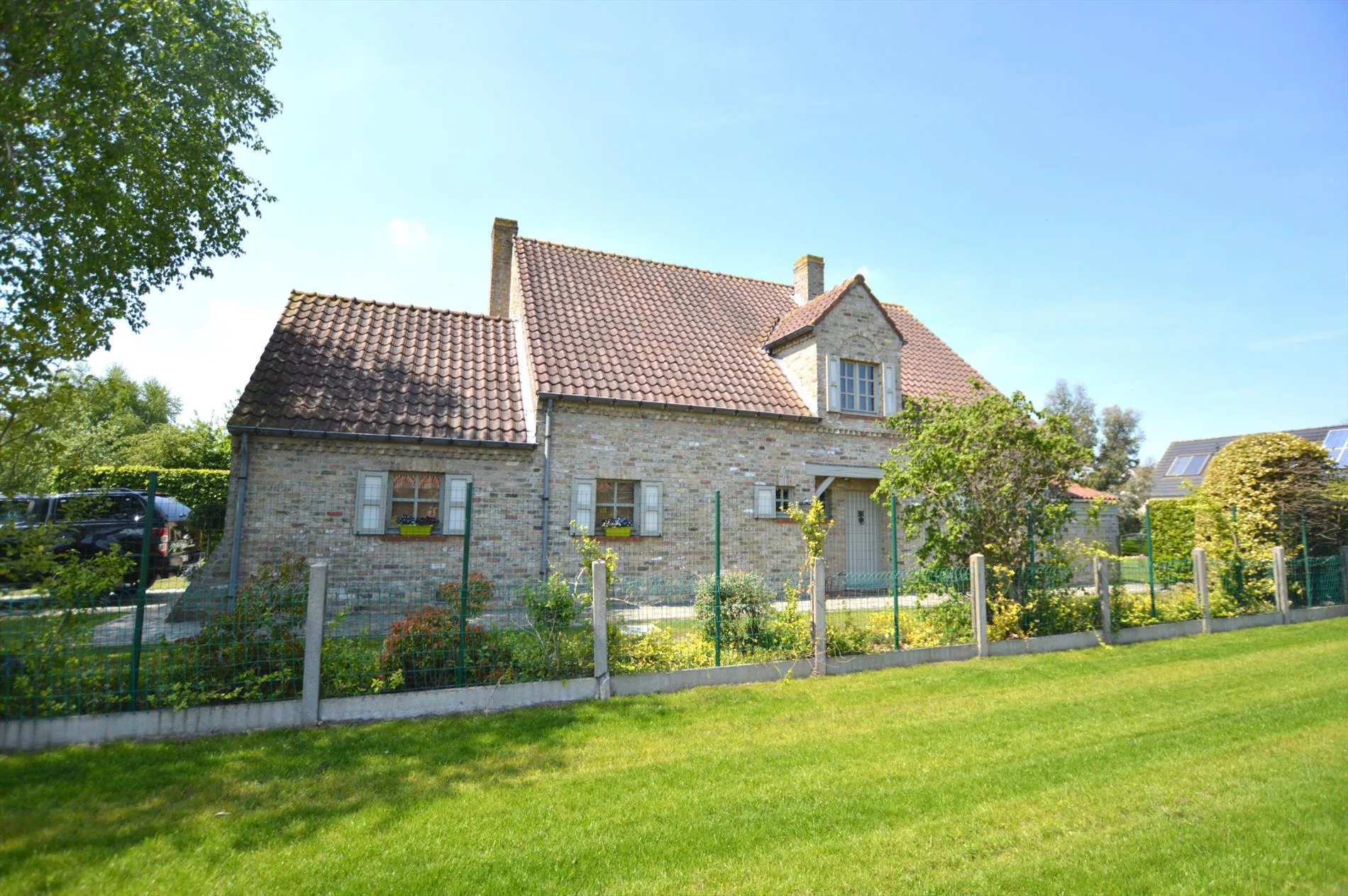 Prachtige villa met 4 slaapkamers in landelijke stijl op 811 m² te Gistel.