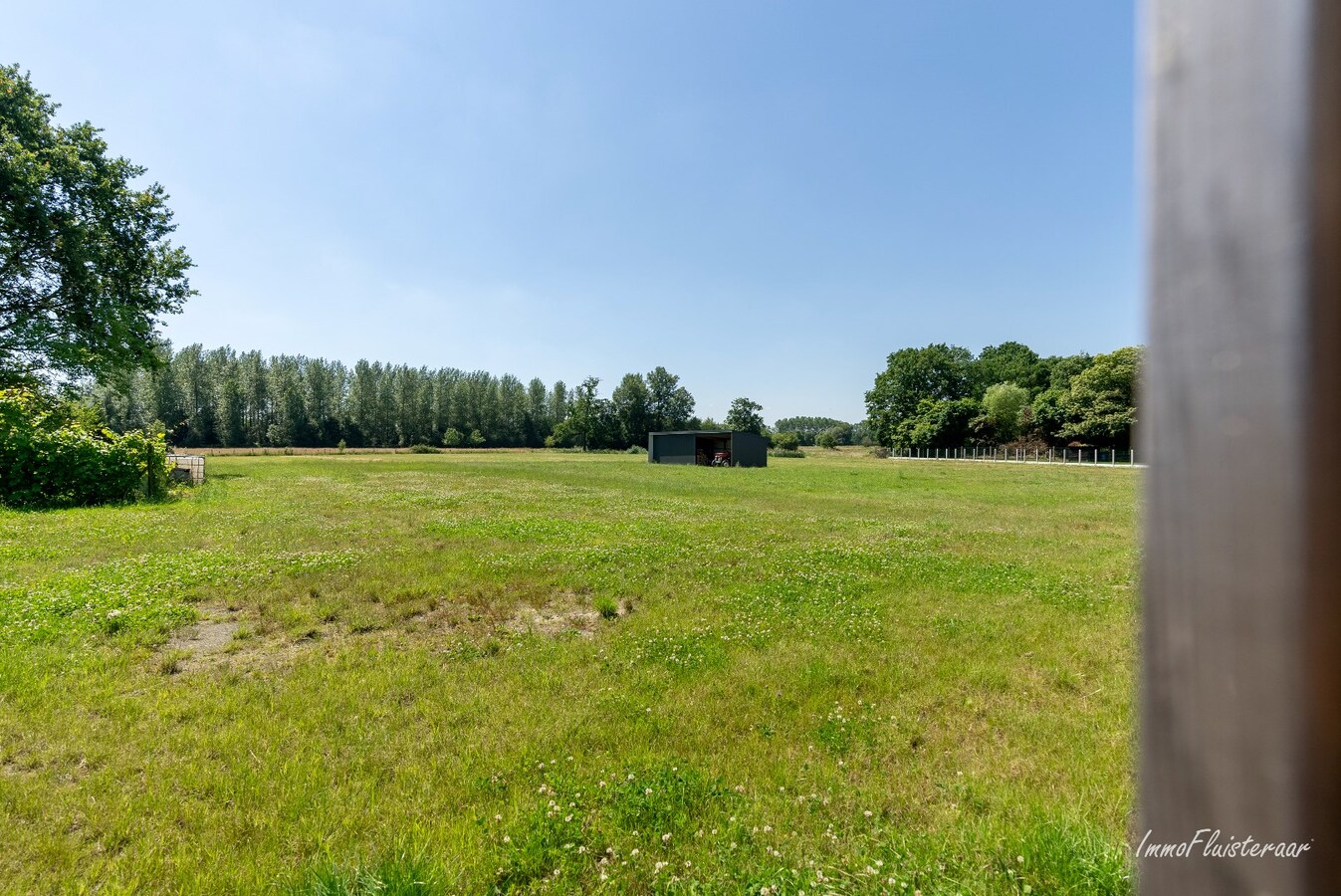 Prachtige instapklare langgevelhoeve met paardenstallen en weide op ca. 1,4 ha te Geetbets. 