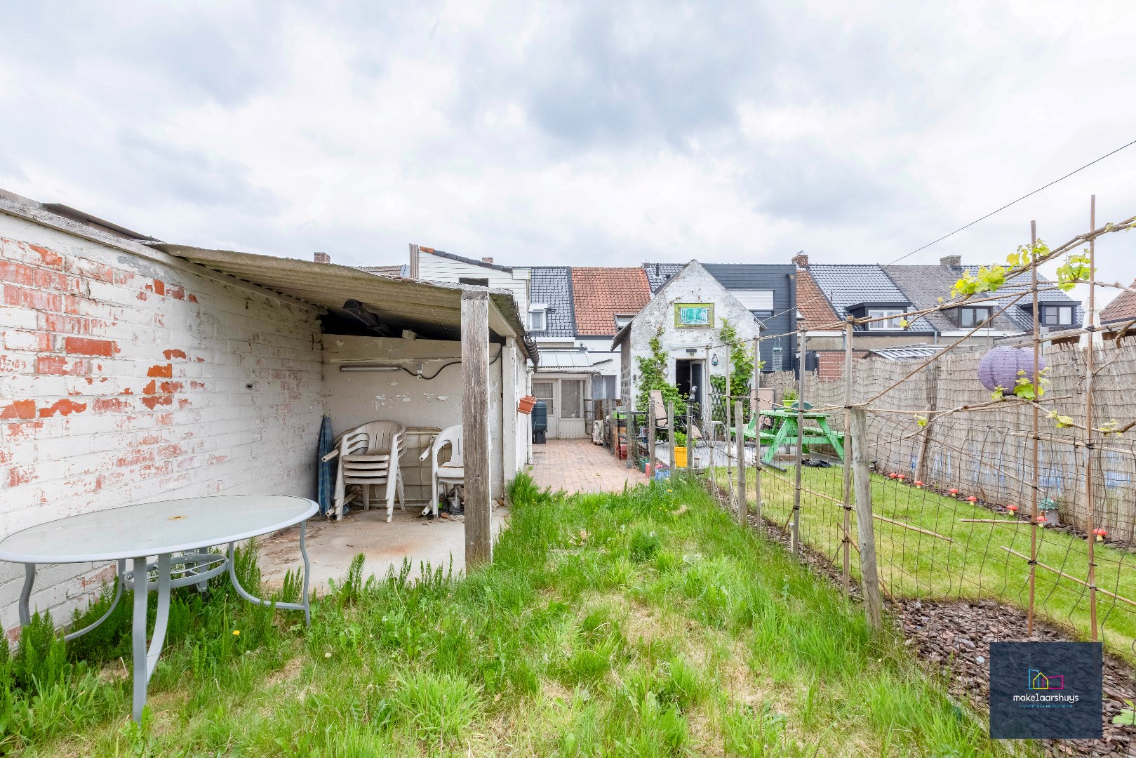 Rijwoning met tuin te Wetteren. 