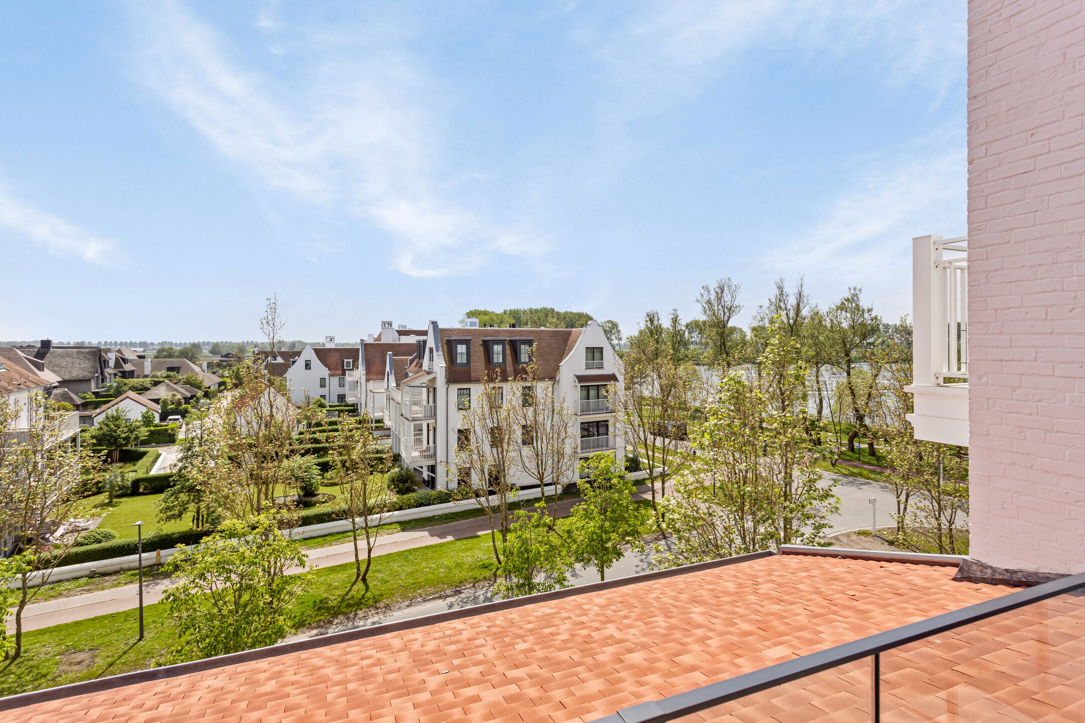 Magnifique appartement neuf avec 2 belles terrasses ensoleill&#233;es et une vue d&#233;gag&#233;e situ&#233; &#224; Duinenwater. 