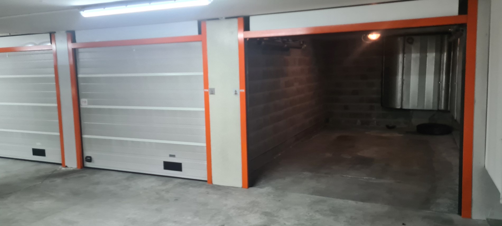 Garagebox te huur onder MINIGOLF in het Zoute op niveau -2. 