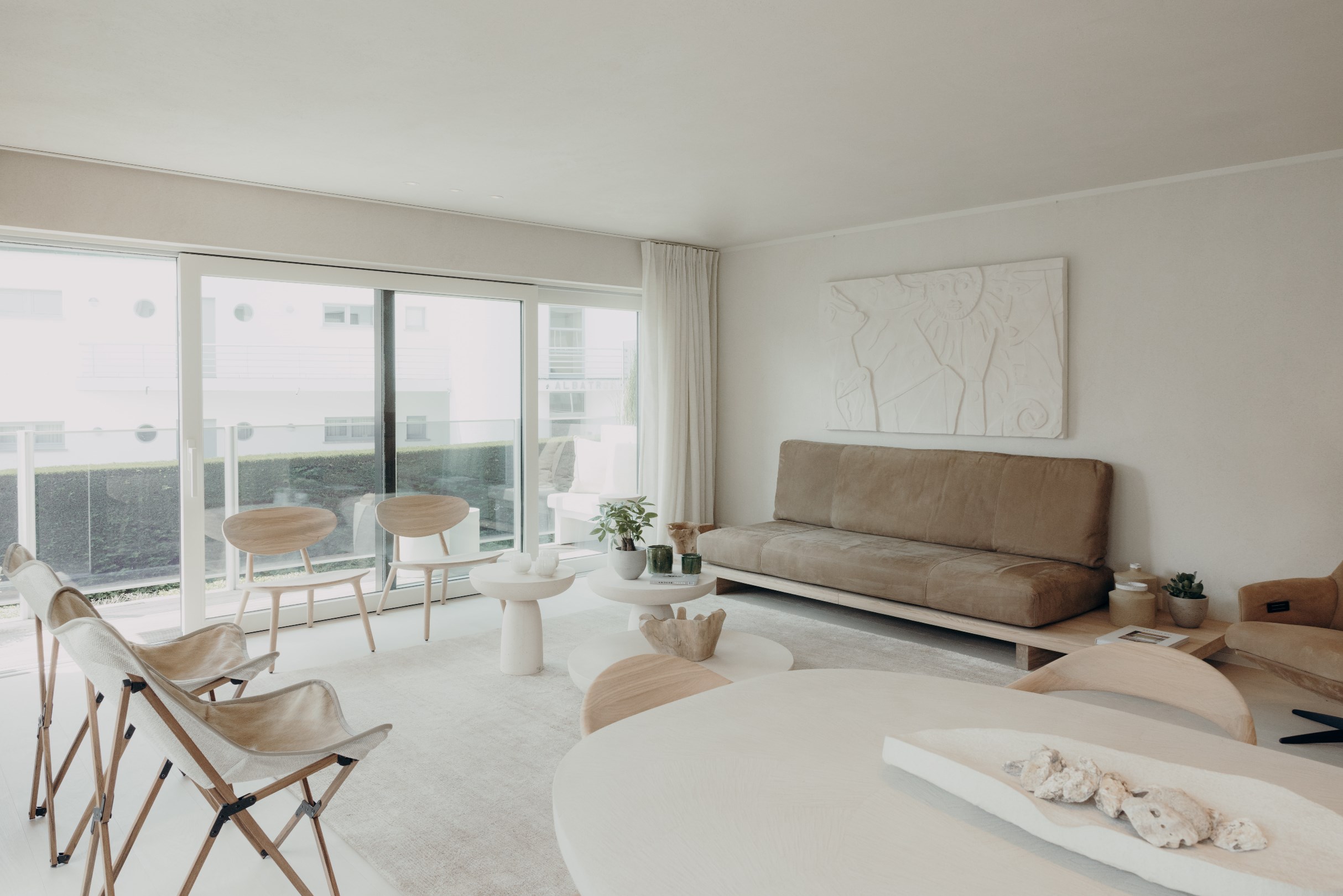 Magnifique appartement r&#233;nov&#233; (130m&#178;) avec 3 chambres &#224; coucher compl&#232;tes &#224; 500 m&#232;tres de la plage de Duinbergen. 