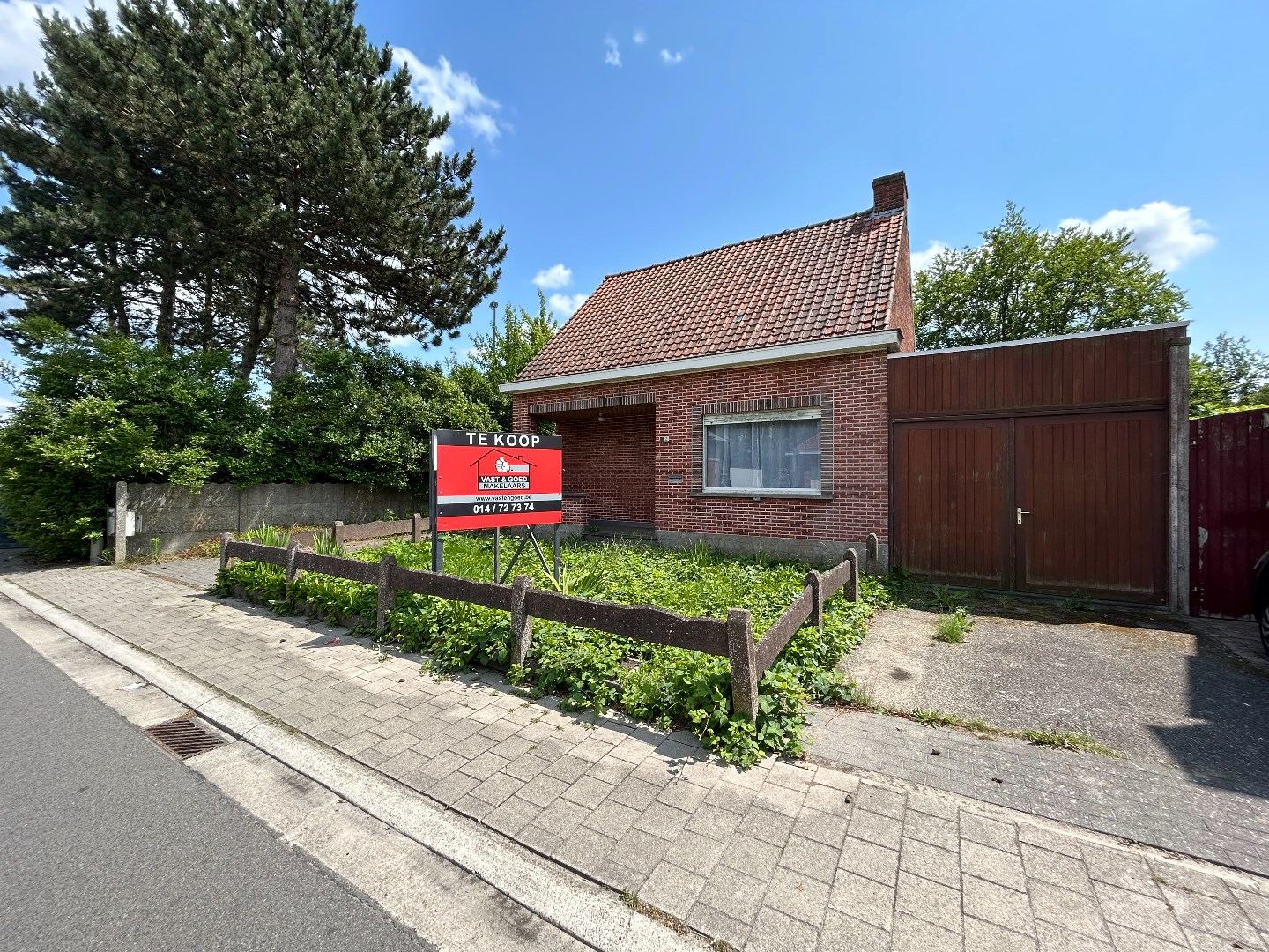 Te renoveren woning met loods/werkplaats in Geel 