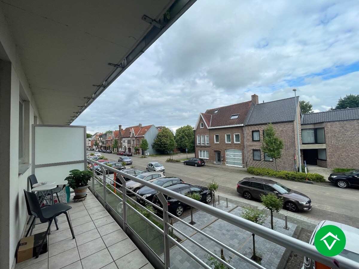 Centraal gelegen appartement met 2 slaapkamers en garage te Roeselare 