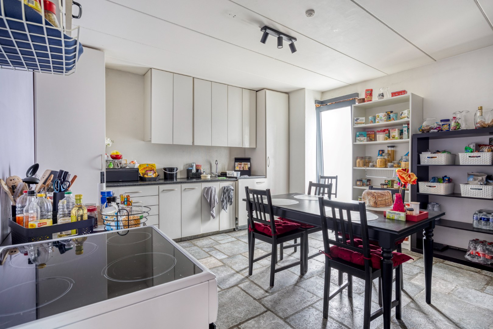 Villa met praktijkruimte op perceel van 1.817m&#178; te Geel 
