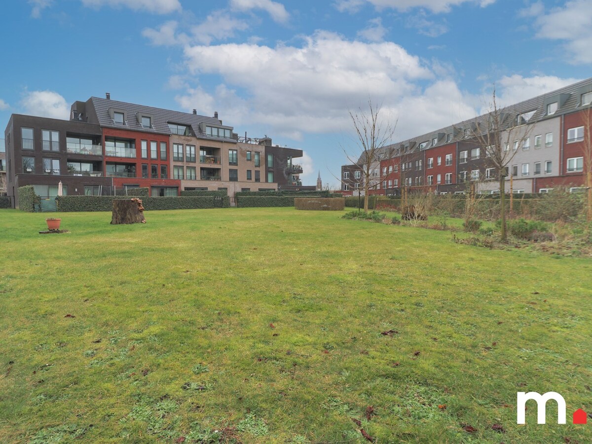Gelijkvloers appartement met 3 ruime slaapkamers en private tuin van bijna 100m&#178; in een groene omgeving te Sint-Amandsberg (Gent)! 