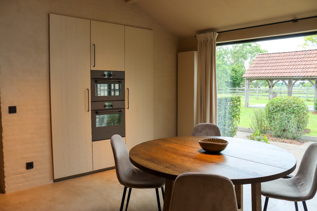 Exclusieve villa met paardenaccommodatie op ca. 1,3 ha te Sint-Katelijne-Waver 