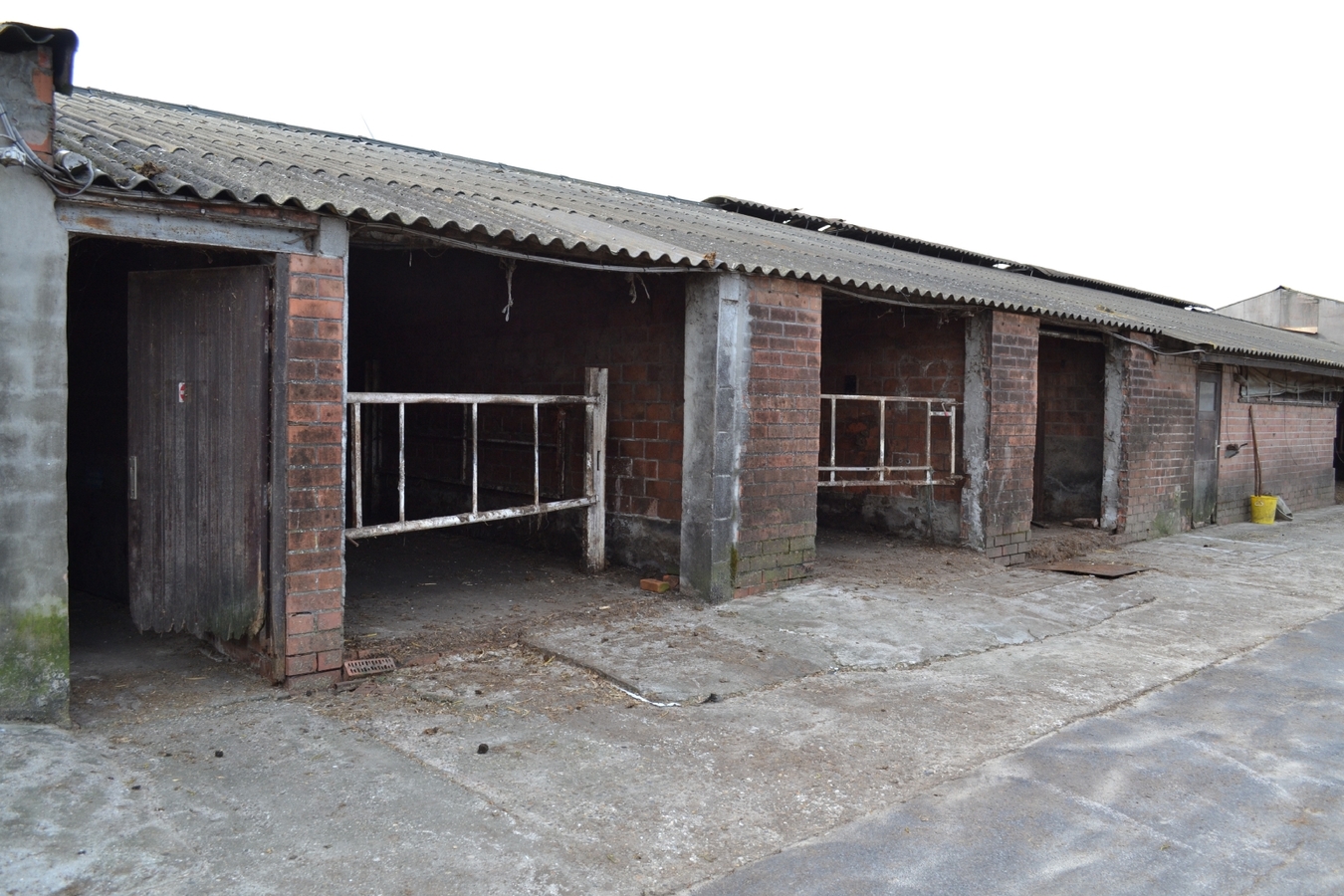 Hoeve met landgebouwen op ca. 3Ha te St-Gillis-Waas 