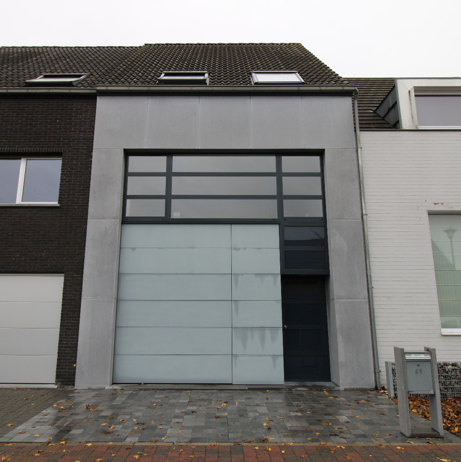 Instapklare en energiezuinige woning met 3 slaapkamers en rustgevende tuin te Roeselare 