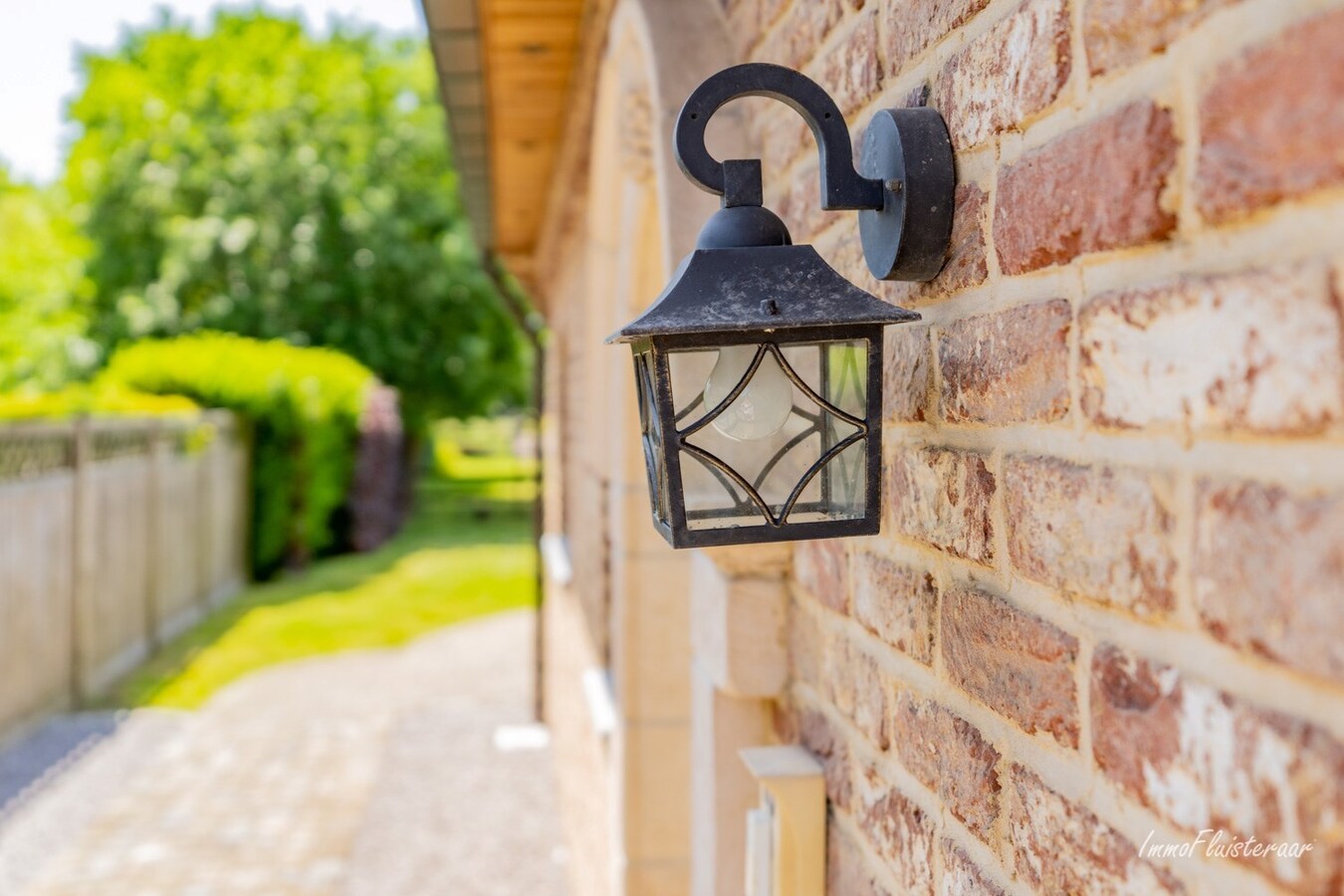 Aantrekkelijke villa met achterliggend weiland op ca. 66a te Zemst (Vlaams-Brabant) 