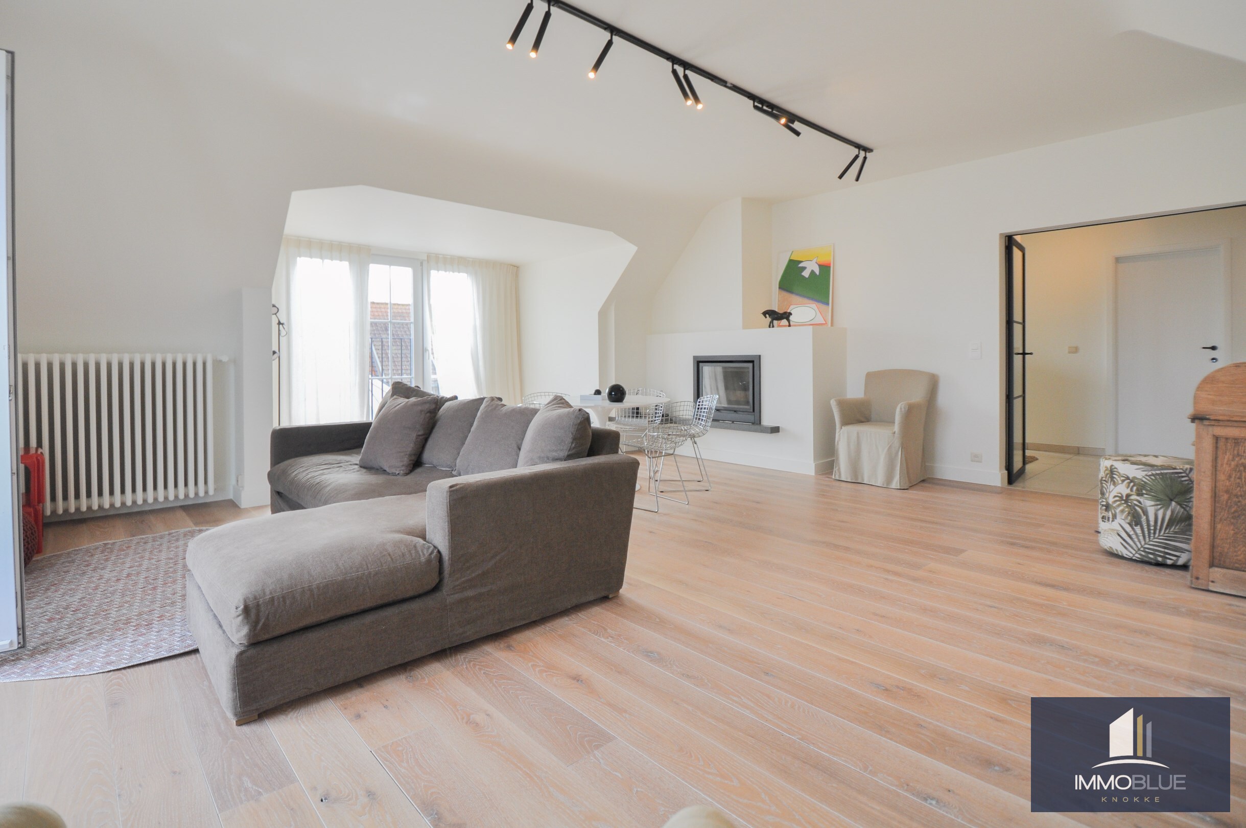 Appartement lumineux avec vue panoramique sur le lac de la Victoire. 