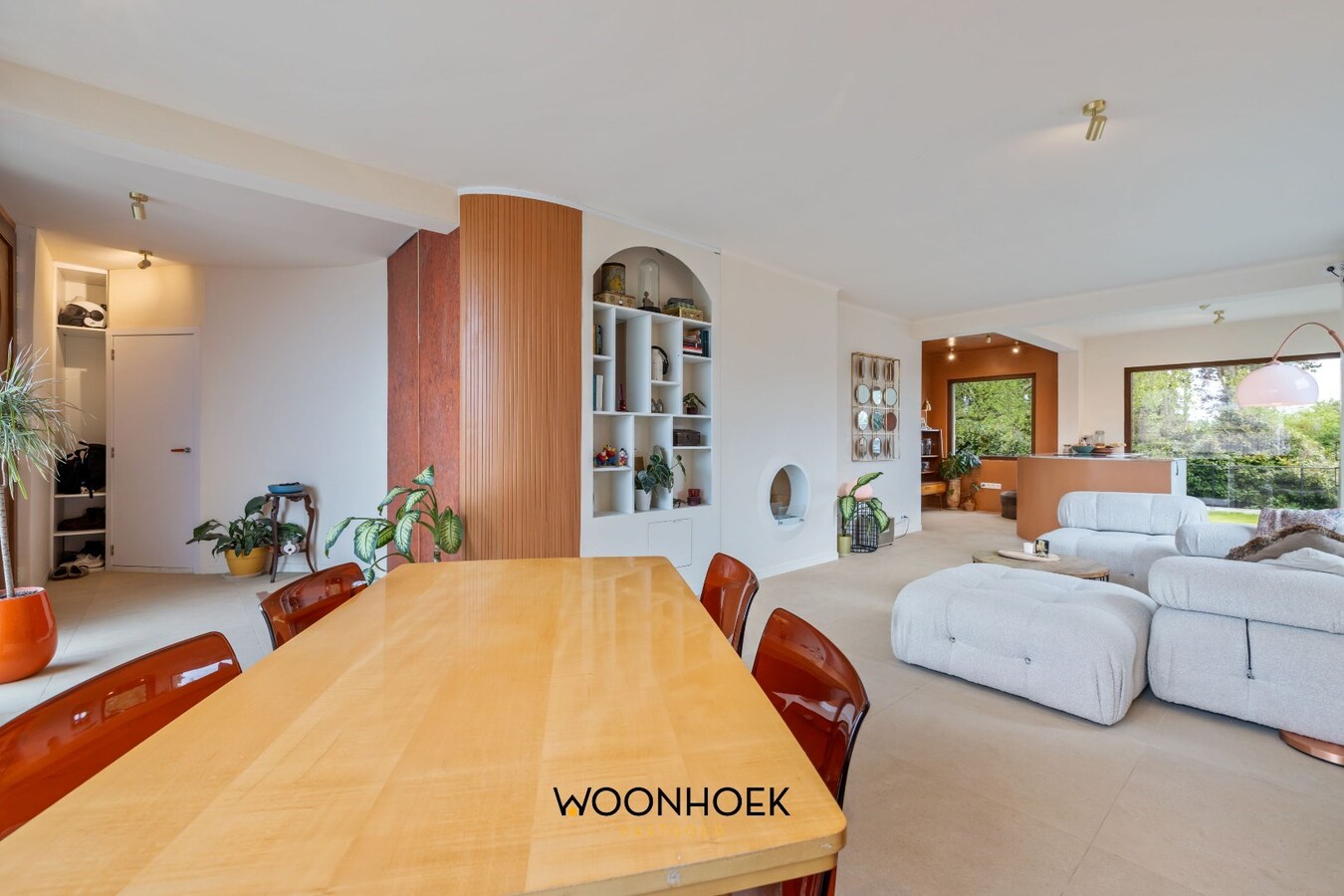 Uitstekend gelegen OB met inpandige garage en grote tuin in Moerbeke! 