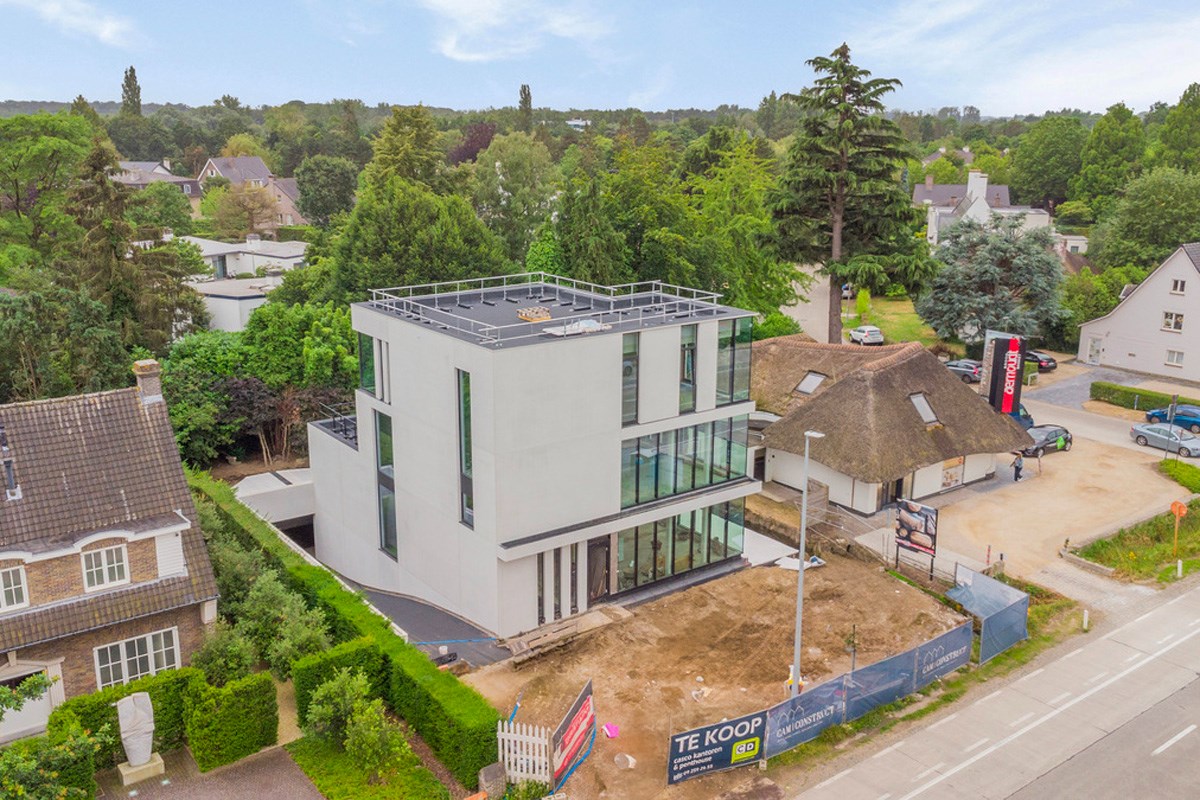 Nieuwbouw kantoorgebouw met appartement te koop in Gent
