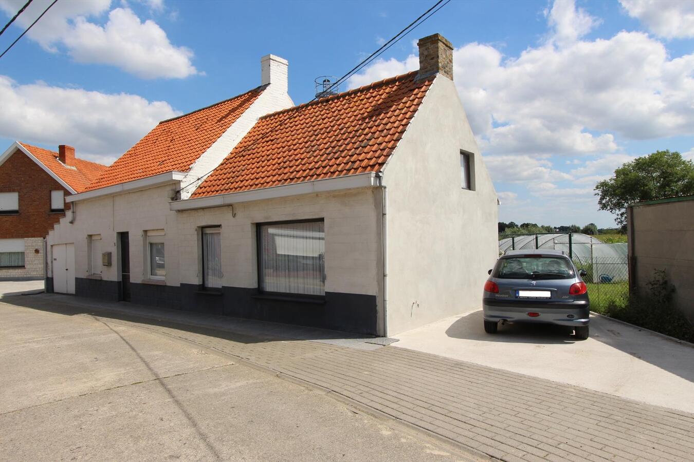 Woning met 3 slaapkamers garage en diepe tuin te Koekelare 