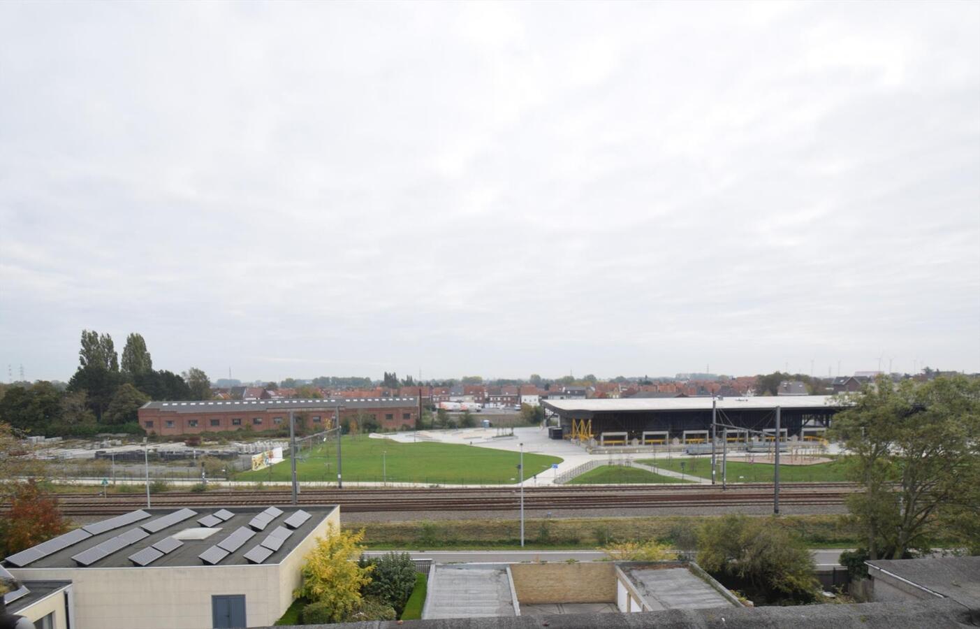 Te renoveren 1- slaapkamer-penthouse-appartementje met zonneterras en prachtig uitzicht 