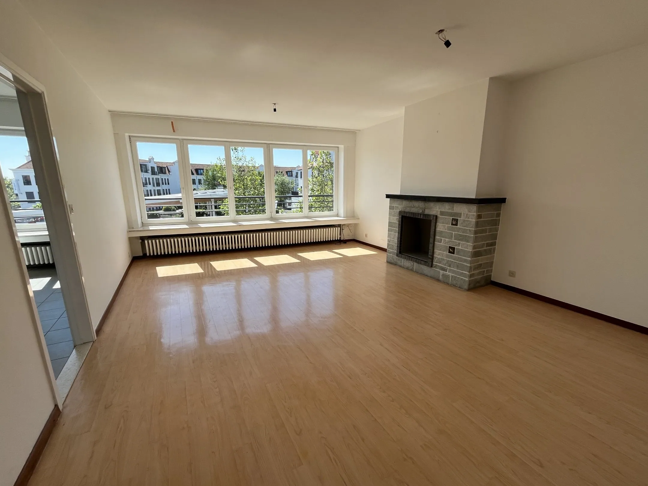 Te renoveren appartement genietend van open zichten, vlakbij het centrum van Knokke.