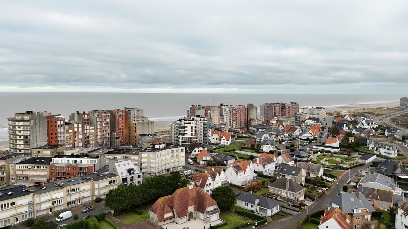 Adembenemende penthouse met panoramische vergezichten te Westende 