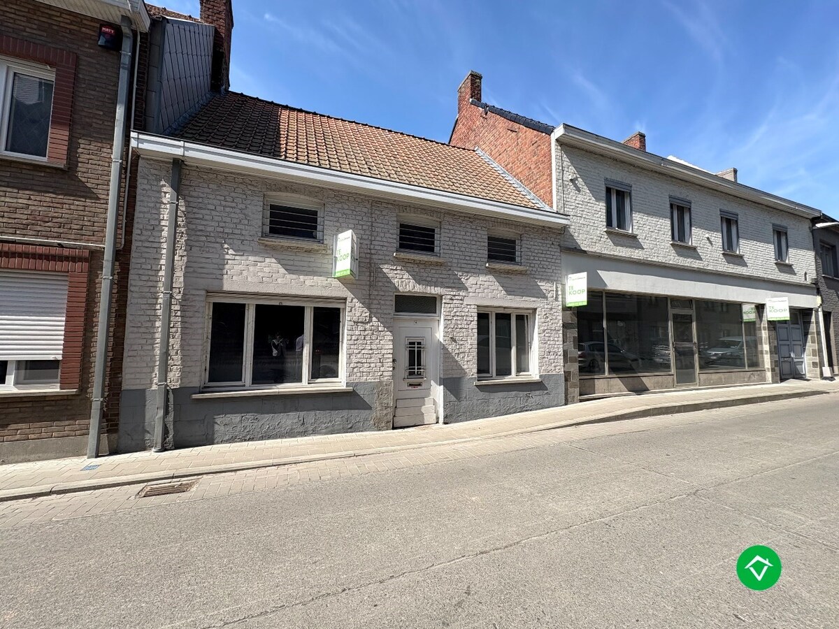 Unieke ruime eigendom op 1169 m&#178; grond met voormalige handelsruimte in centrum Koekelare 
