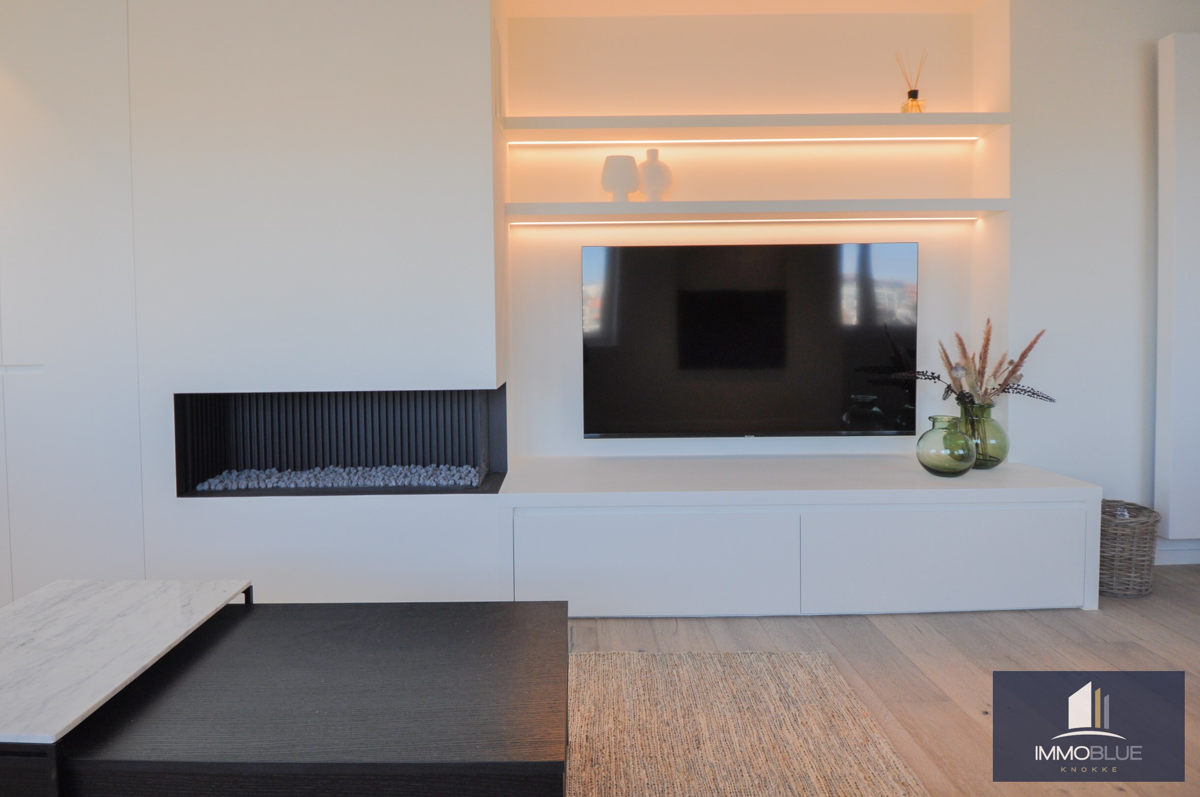 Appartement enti&#232;rement r&#233;nov&#233; et situ&#233; au calme, offrant une vue magnifique sur le Zegemeer. 