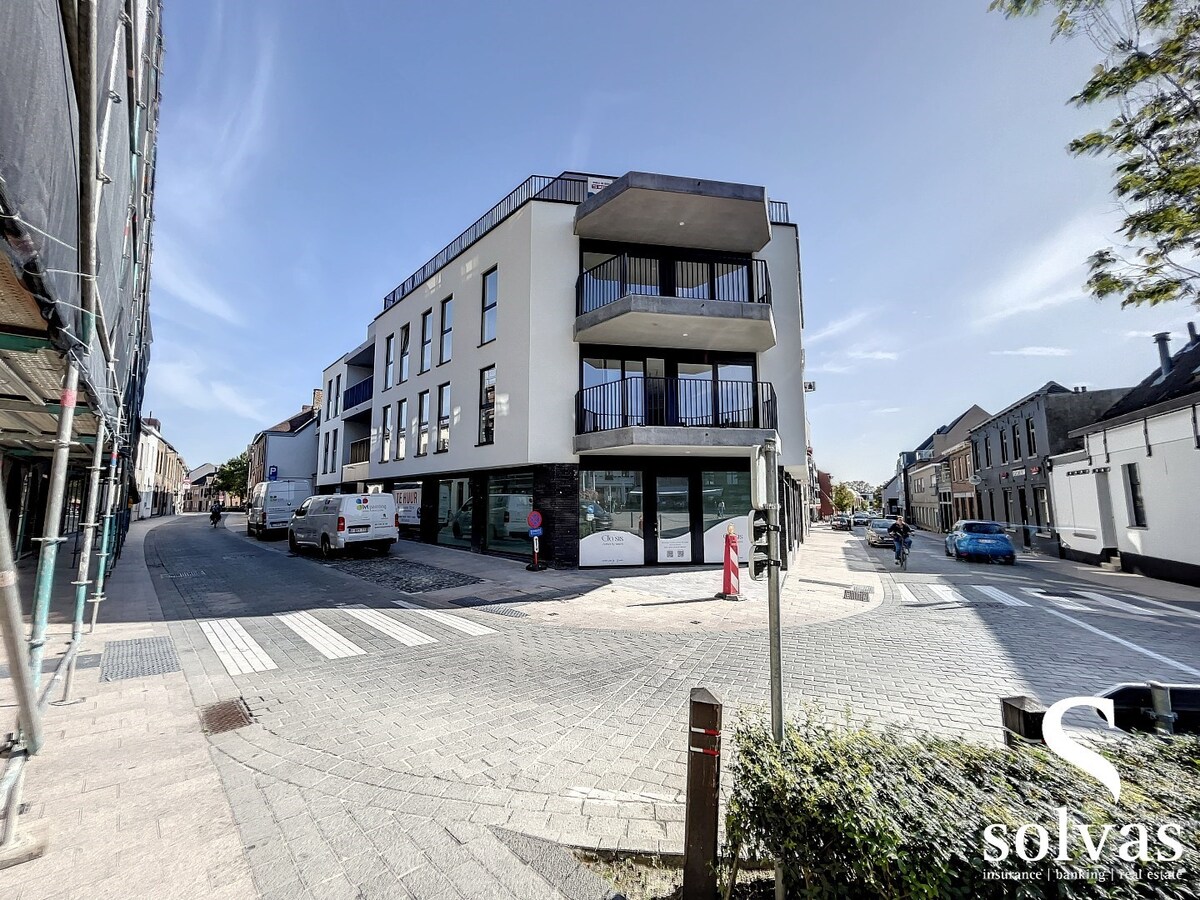 Exclusief topappartement met 2 slaapkamers in hartje Aalter aan de markt. 