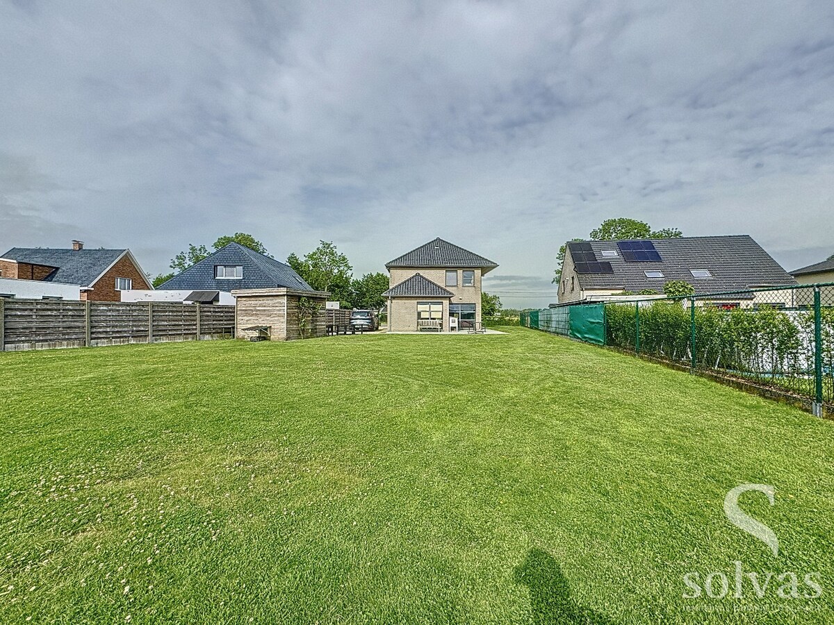 Ruime woning met tuin te Adegem 