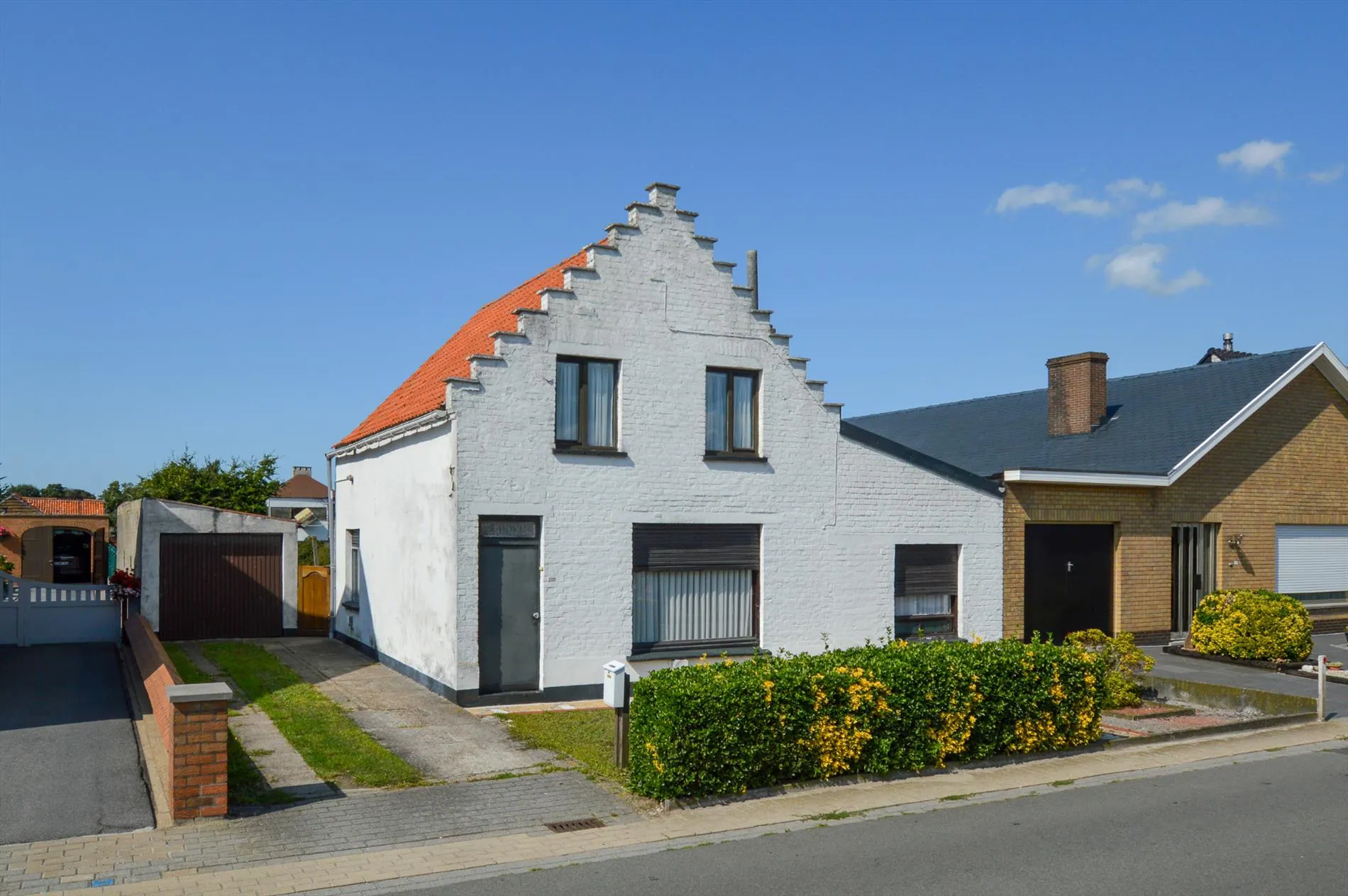 Te renoveren/af te breken woning in Oudenburg nabij de mooie Hoge Dijken