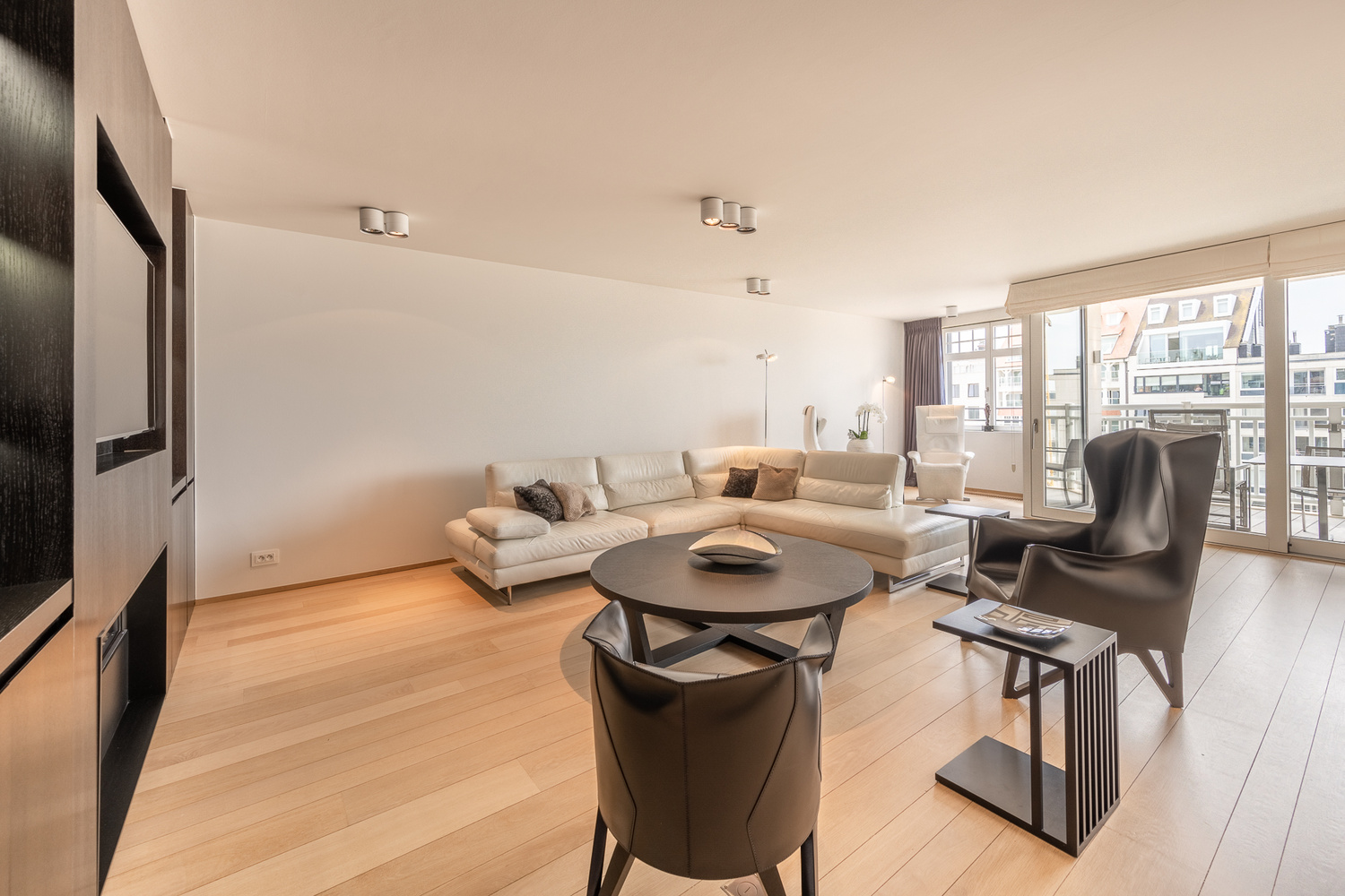 Appartement (largeur de fa&#231;ade de 8,6 m !) avec 3 chambres sur l&#39;exclusive Place Albert &#224; Knokke-Zoute. 