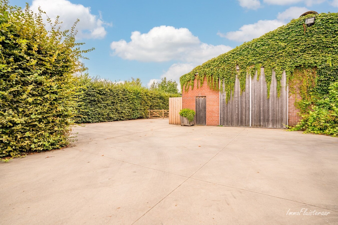 Charming farmhouse with horse breeding on approx. 4.5 ha/11,12 acres in Herentals (Antwerp) 