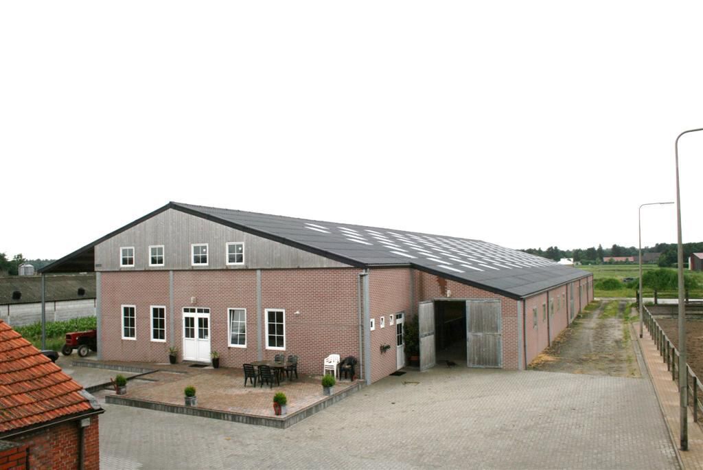 Woonboerderij met paardenaccommodatie op ca. 0,7ha te Poppel 