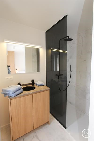 Top gerenoveerd appartement nabij de Lippenslaan en Zeedijk gelegen. Gevelbreedte van 7m! 