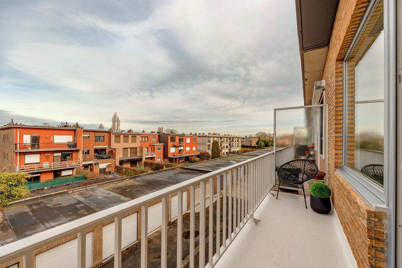 Kwalitatief gerenoveerd appartement met terras! 