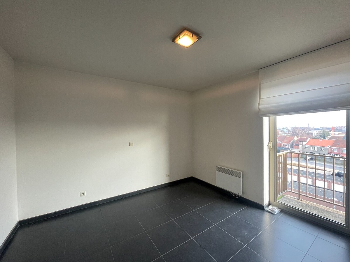 Instapklaar appartement met 2 slaapkamers en 2 terrassen te Roeselare 