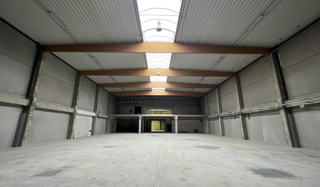 Magazijn te huur in bedrijvenzone Europalaan in Deinze